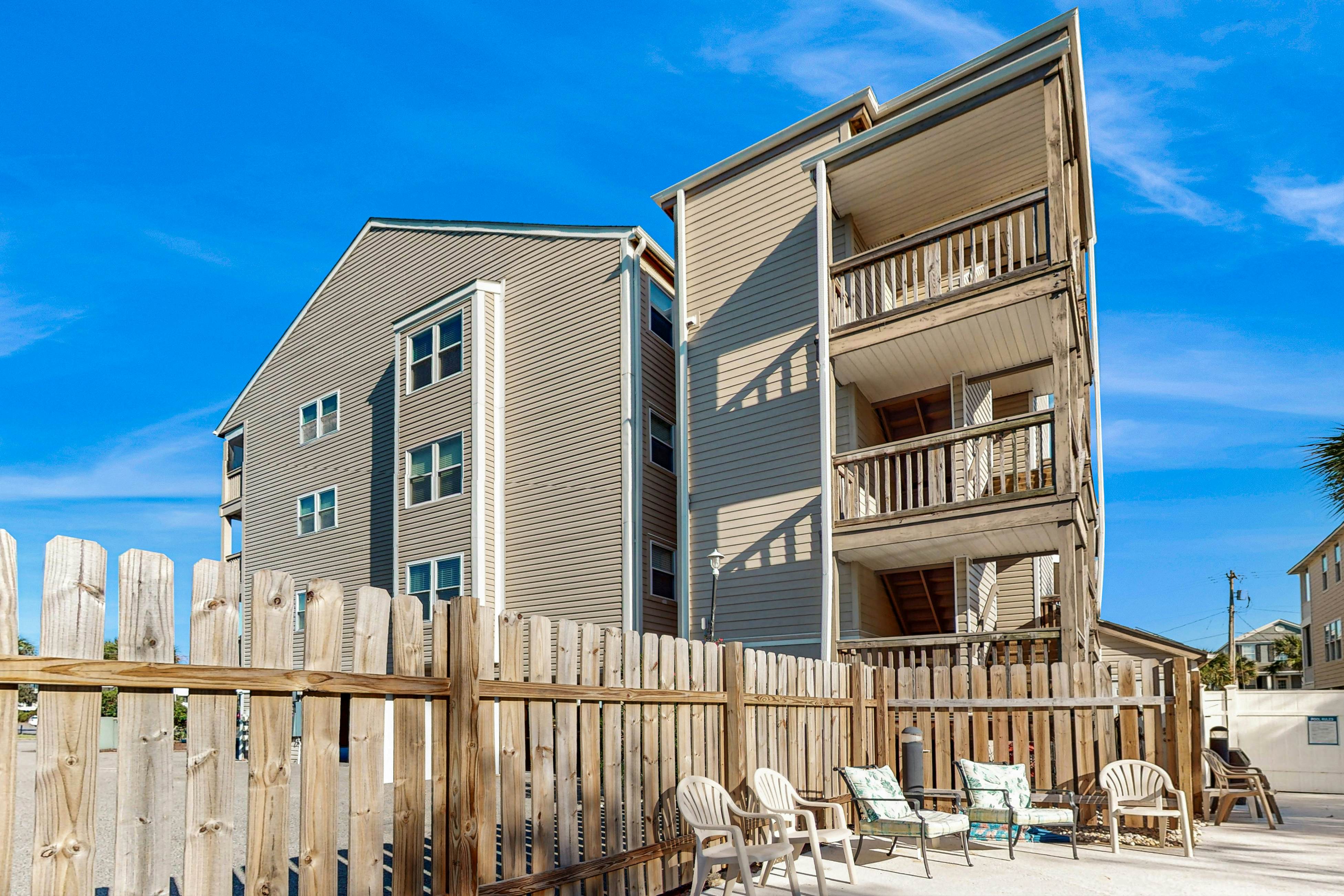 Live in the Sun, Play in the Sea