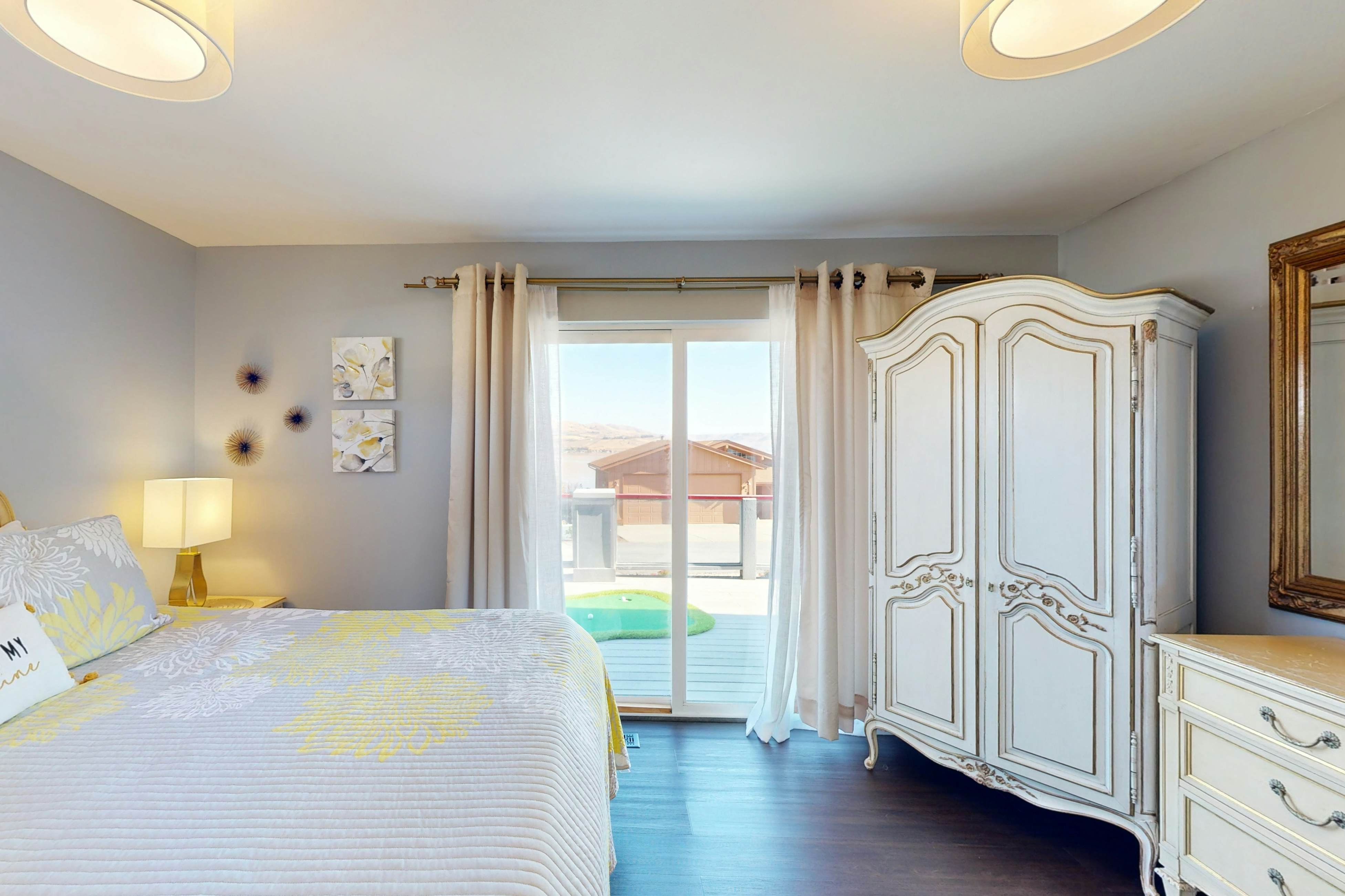 Wapato Point Paradise Point