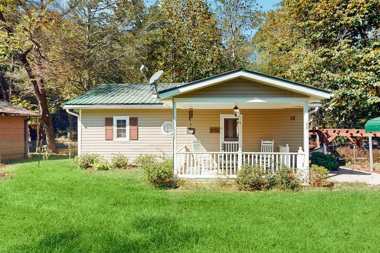 Bearfoot Bungalow 2 BD Franklin, NC Vacation Rental Vacasa