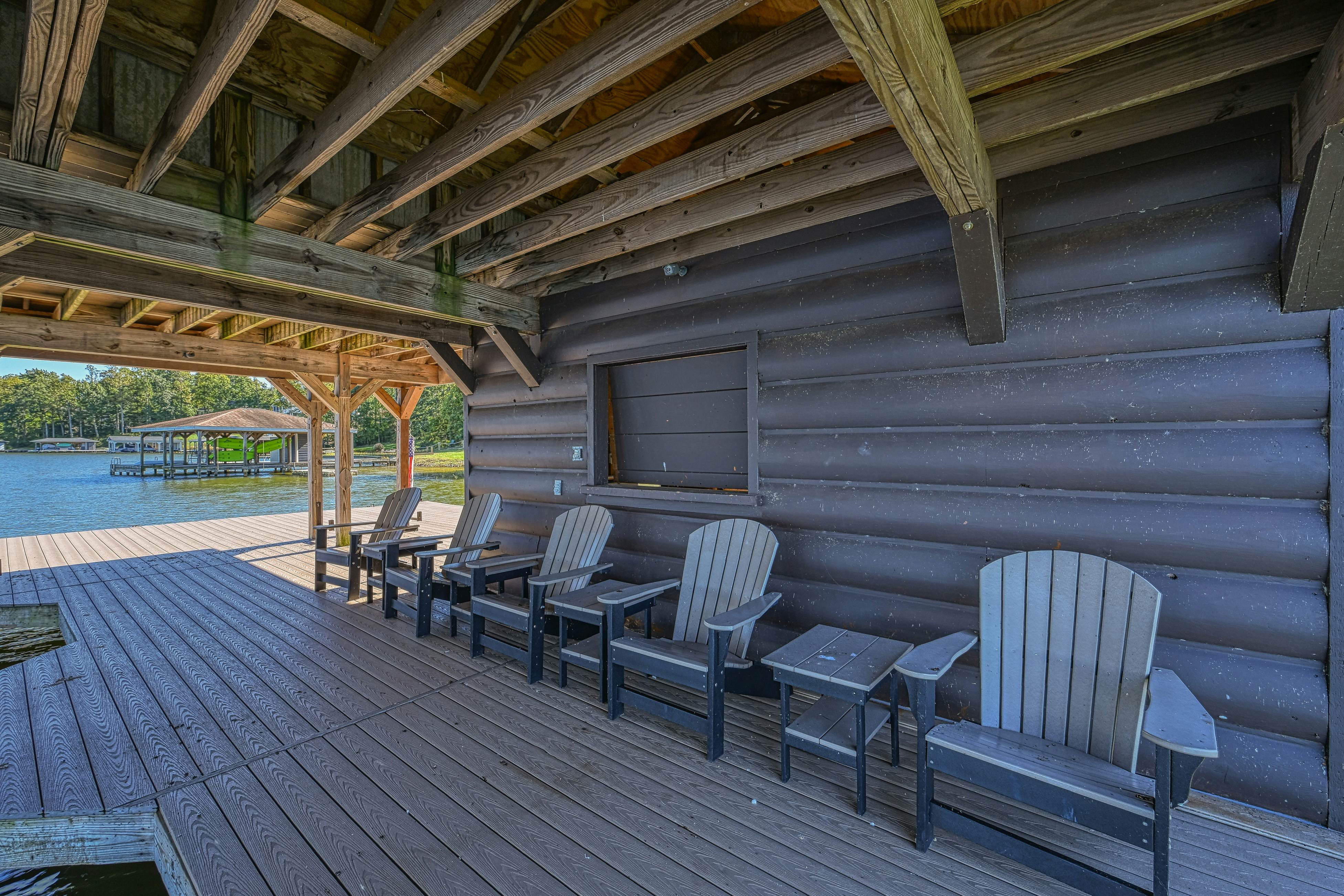 Lakefront Loggin' Off