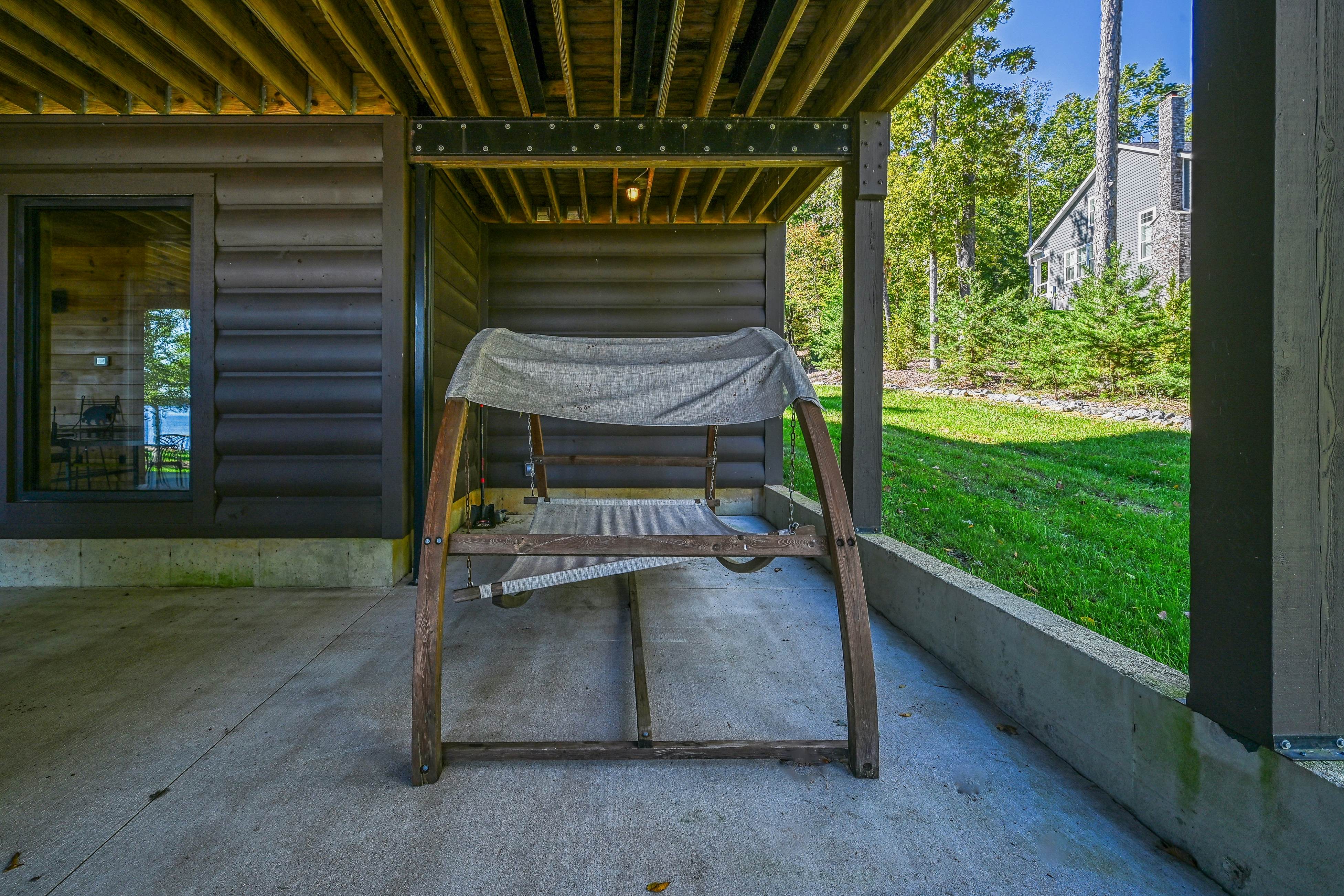 Lakefront Loggin' Off