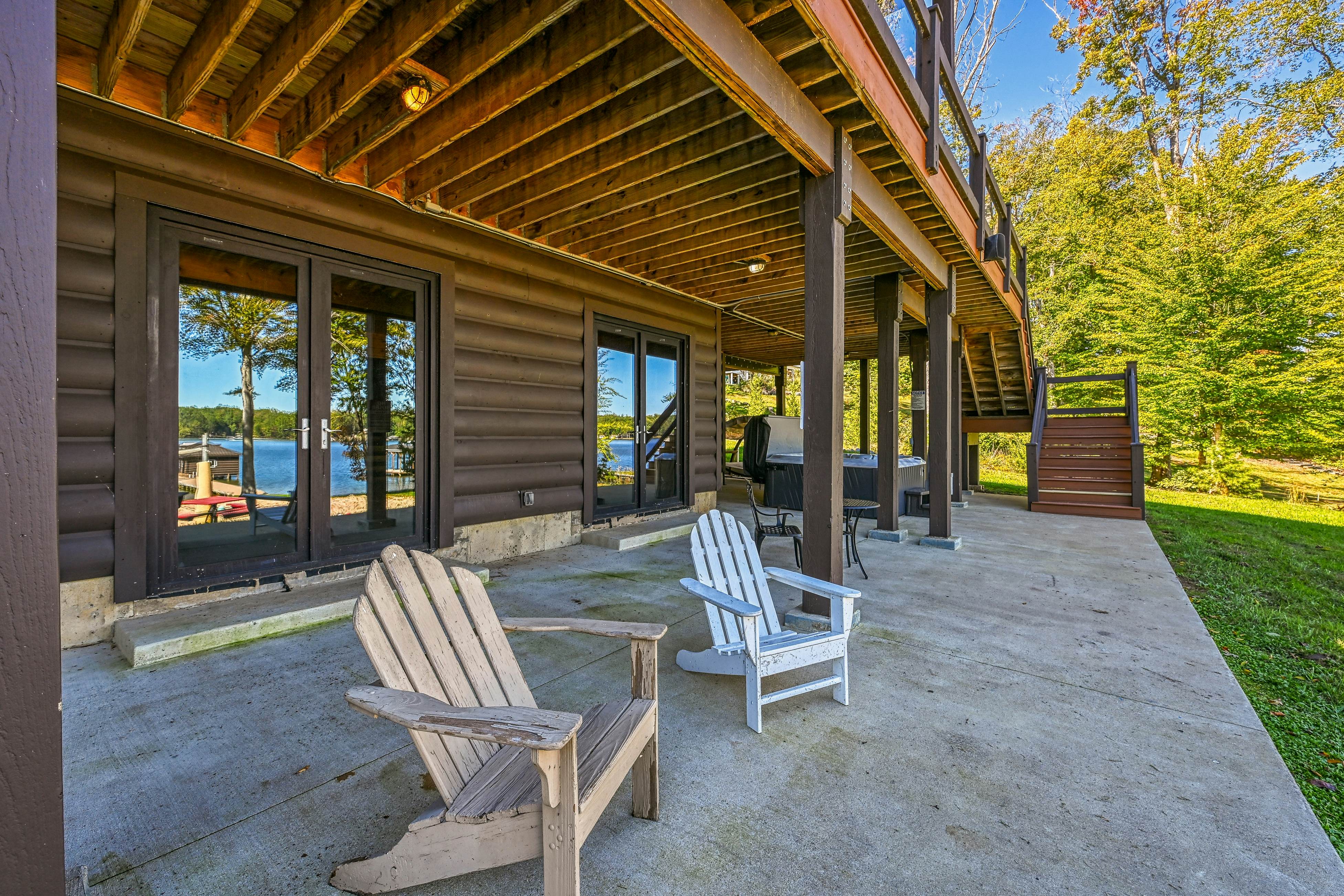 Lakefront Loggin' Off