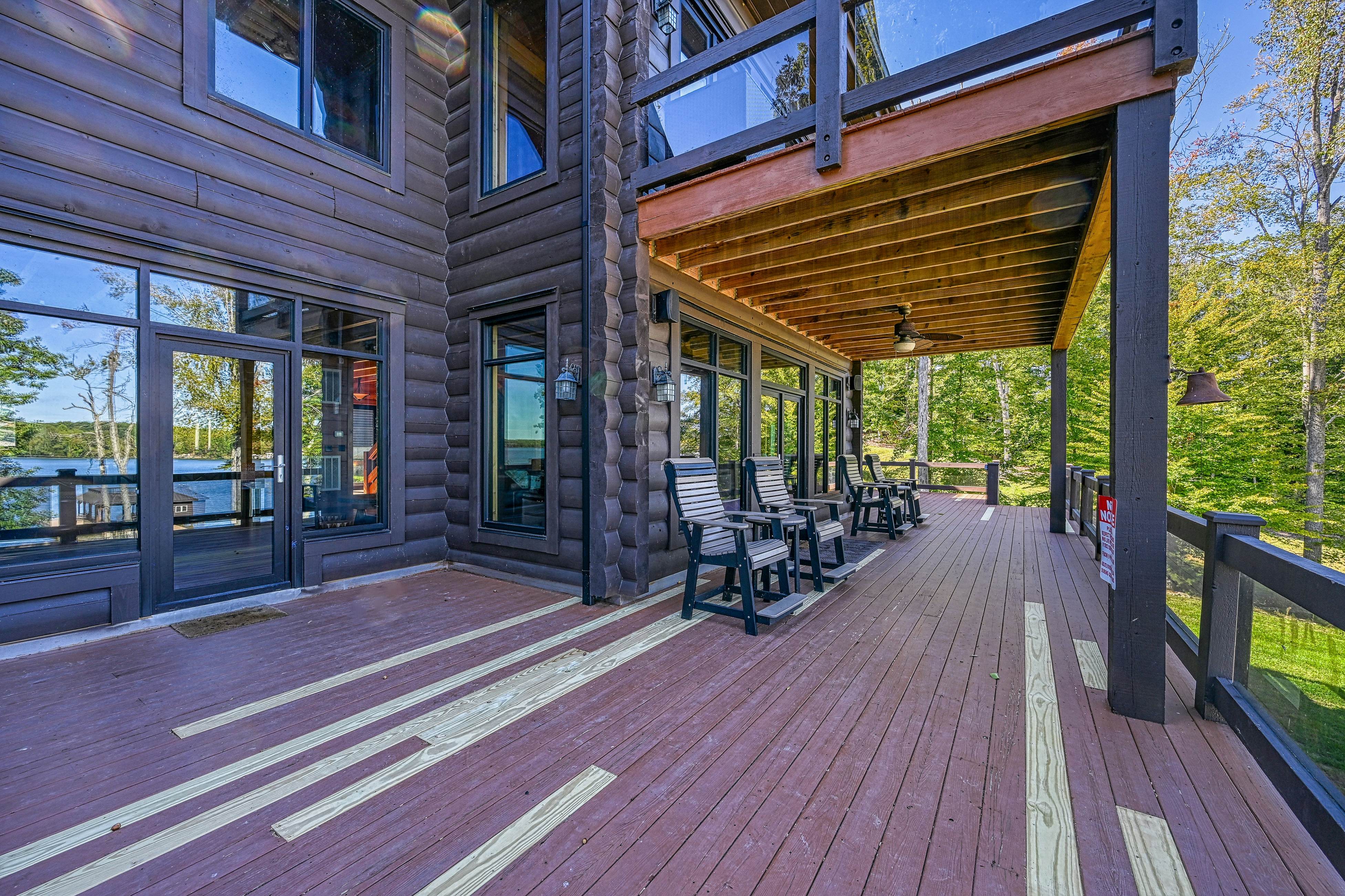 Lakefront Loggin' Off