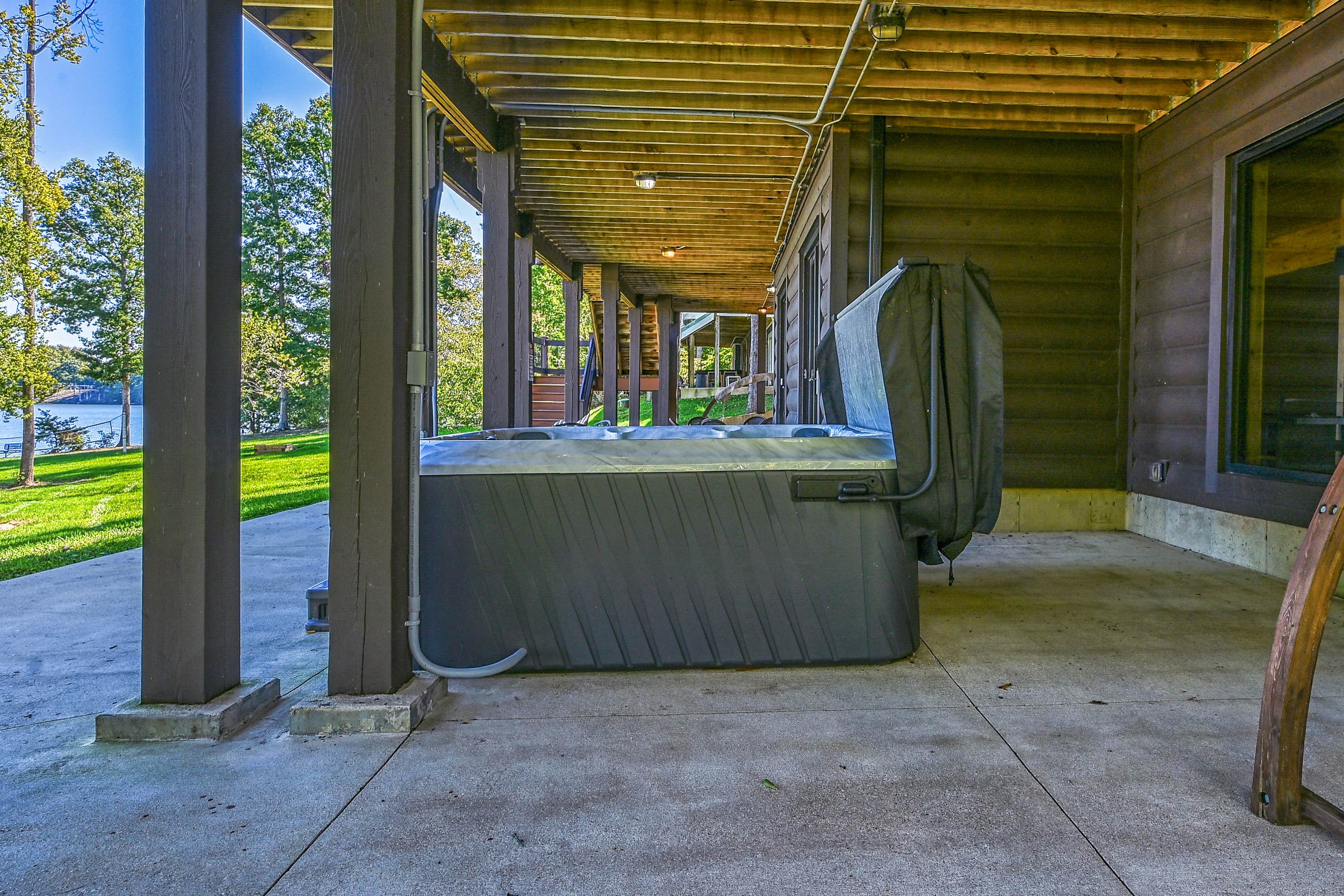 Lakefront Loggin' Off