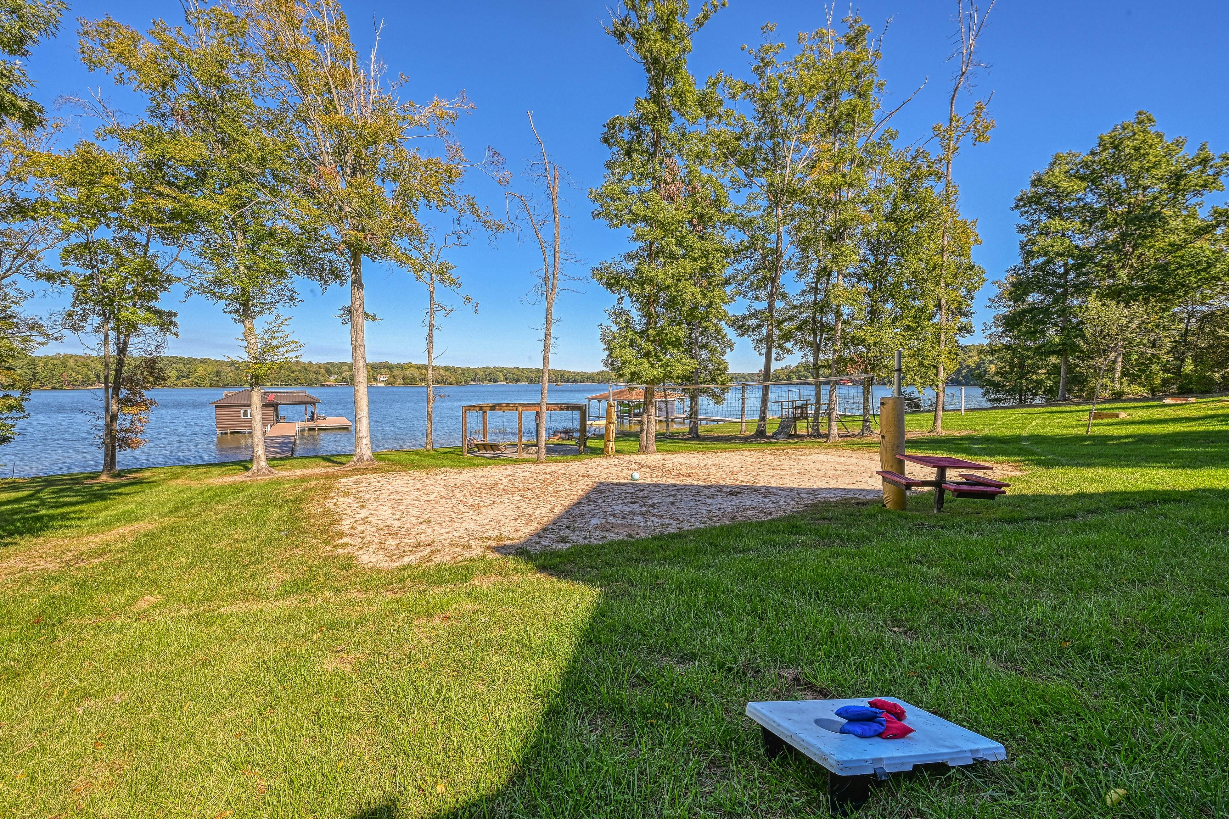 Lakefront Loggin' Off