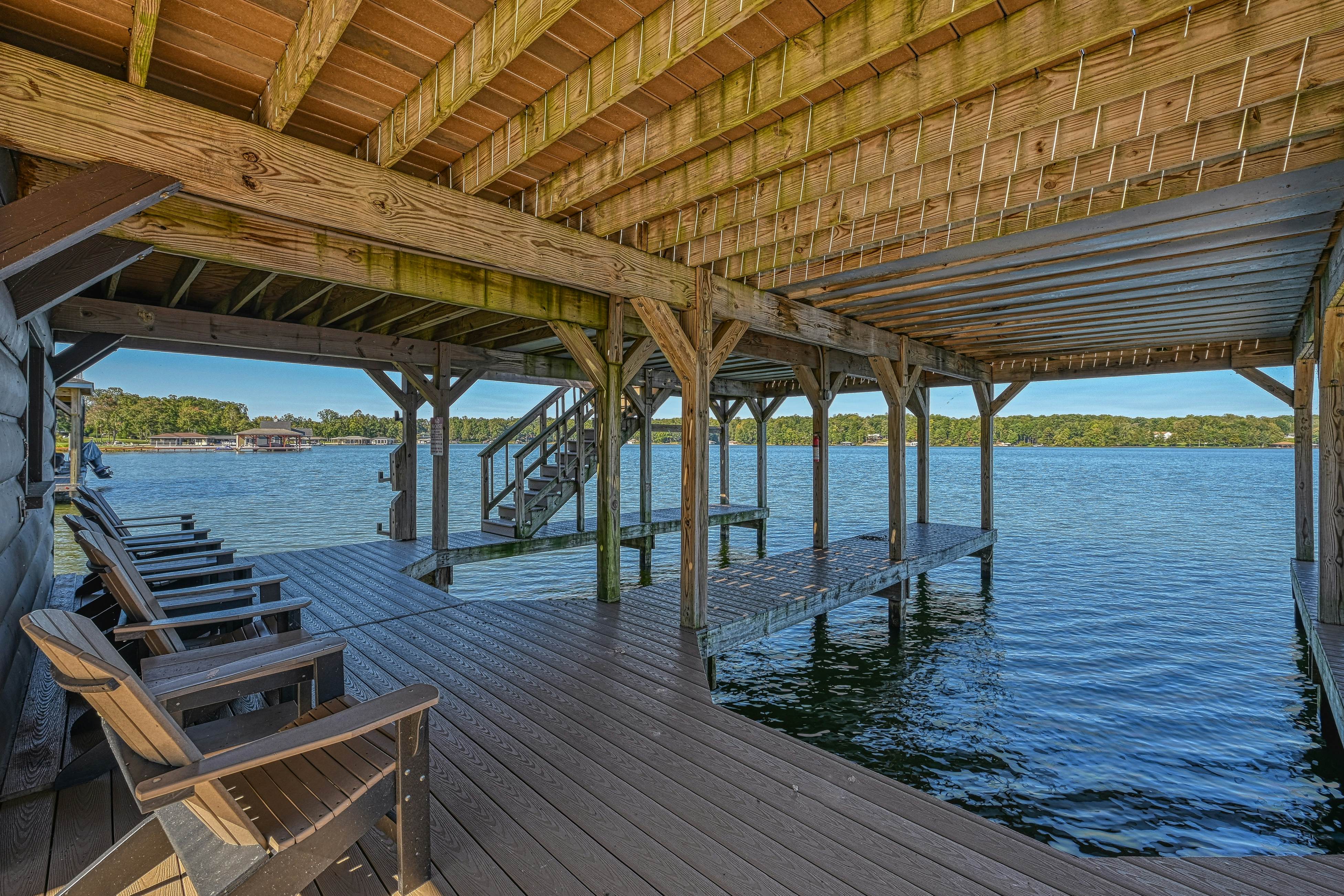 Lakefront Loggin' Off