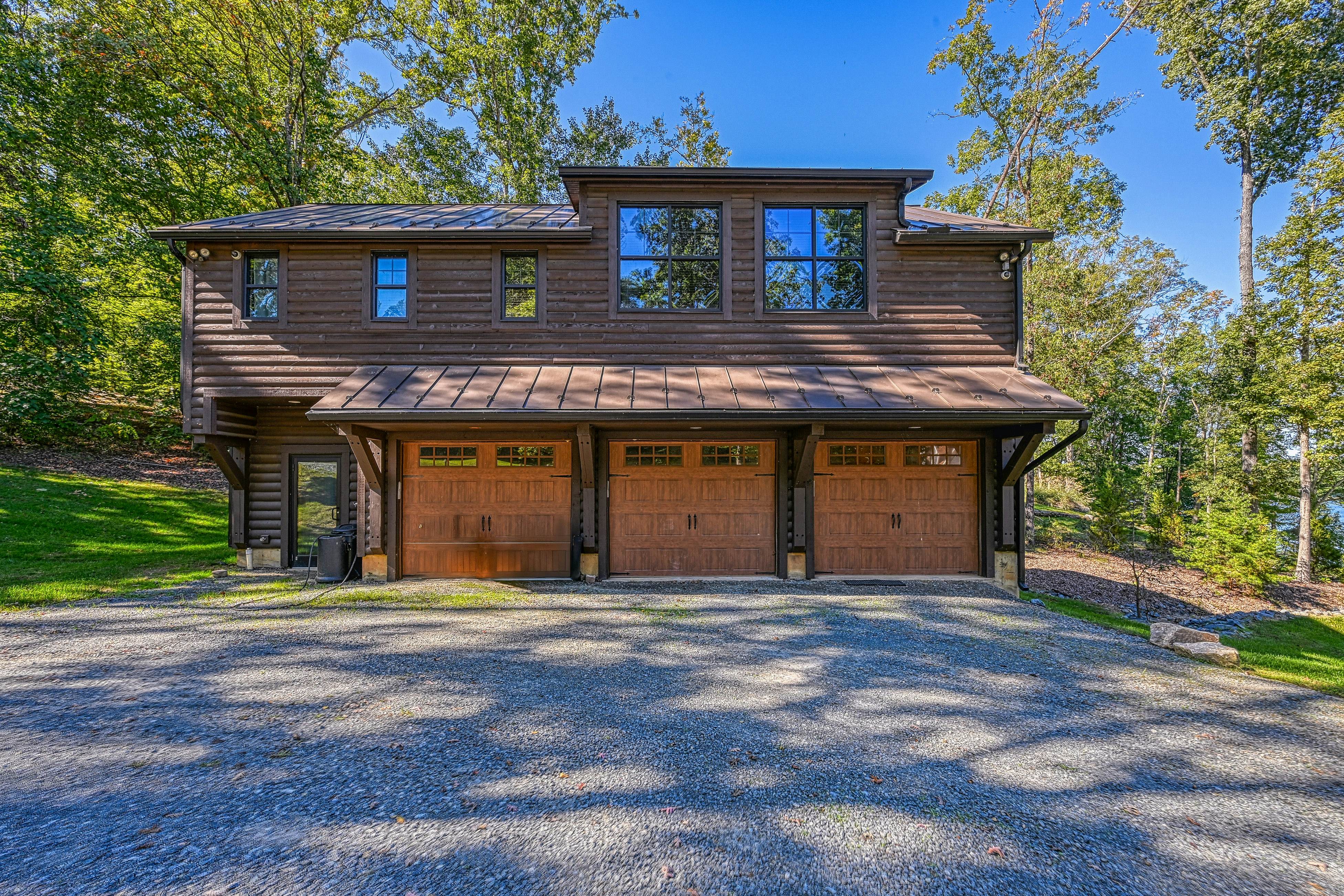 Lakefront Loggin' Off