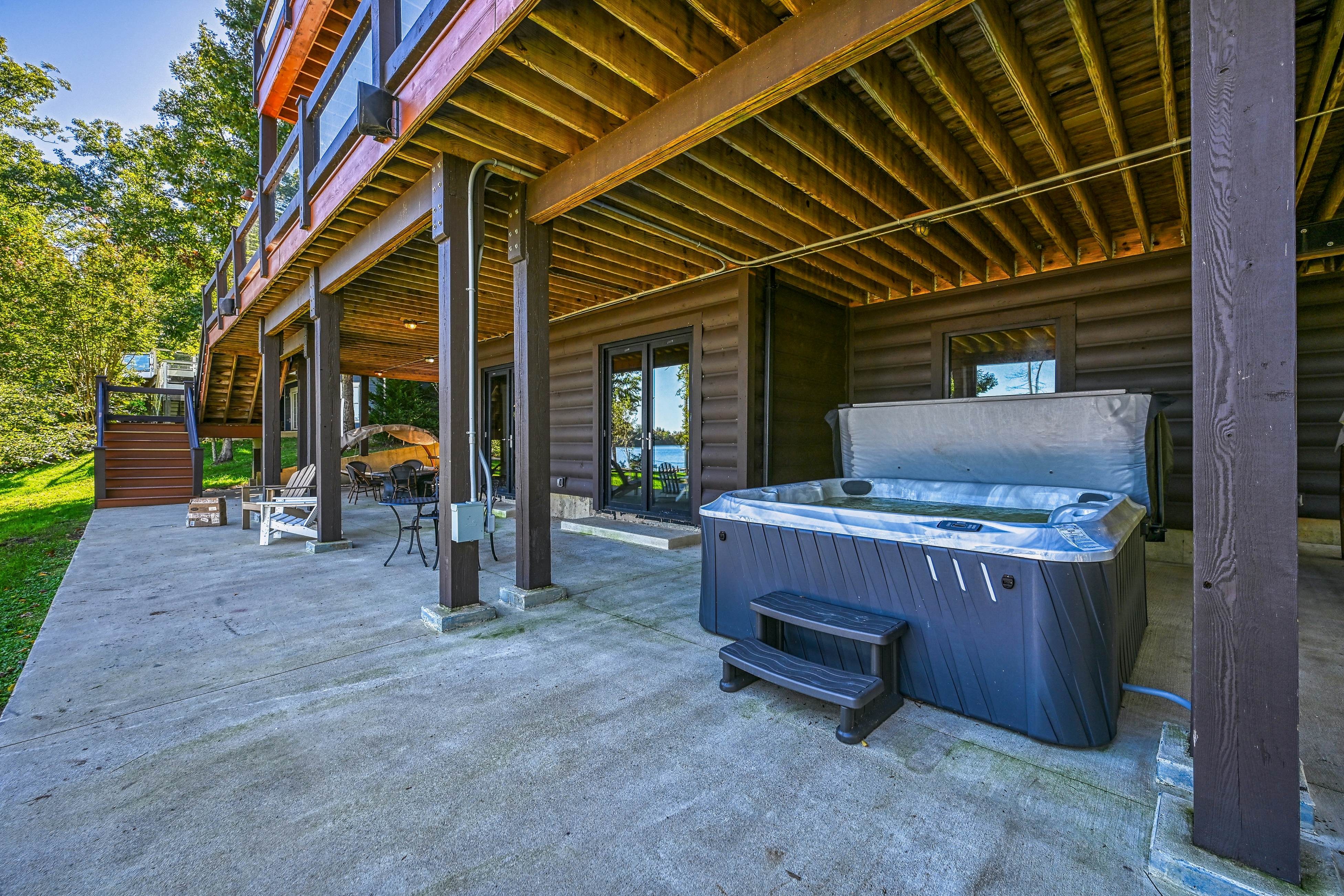 Lakefront Loggin' Off