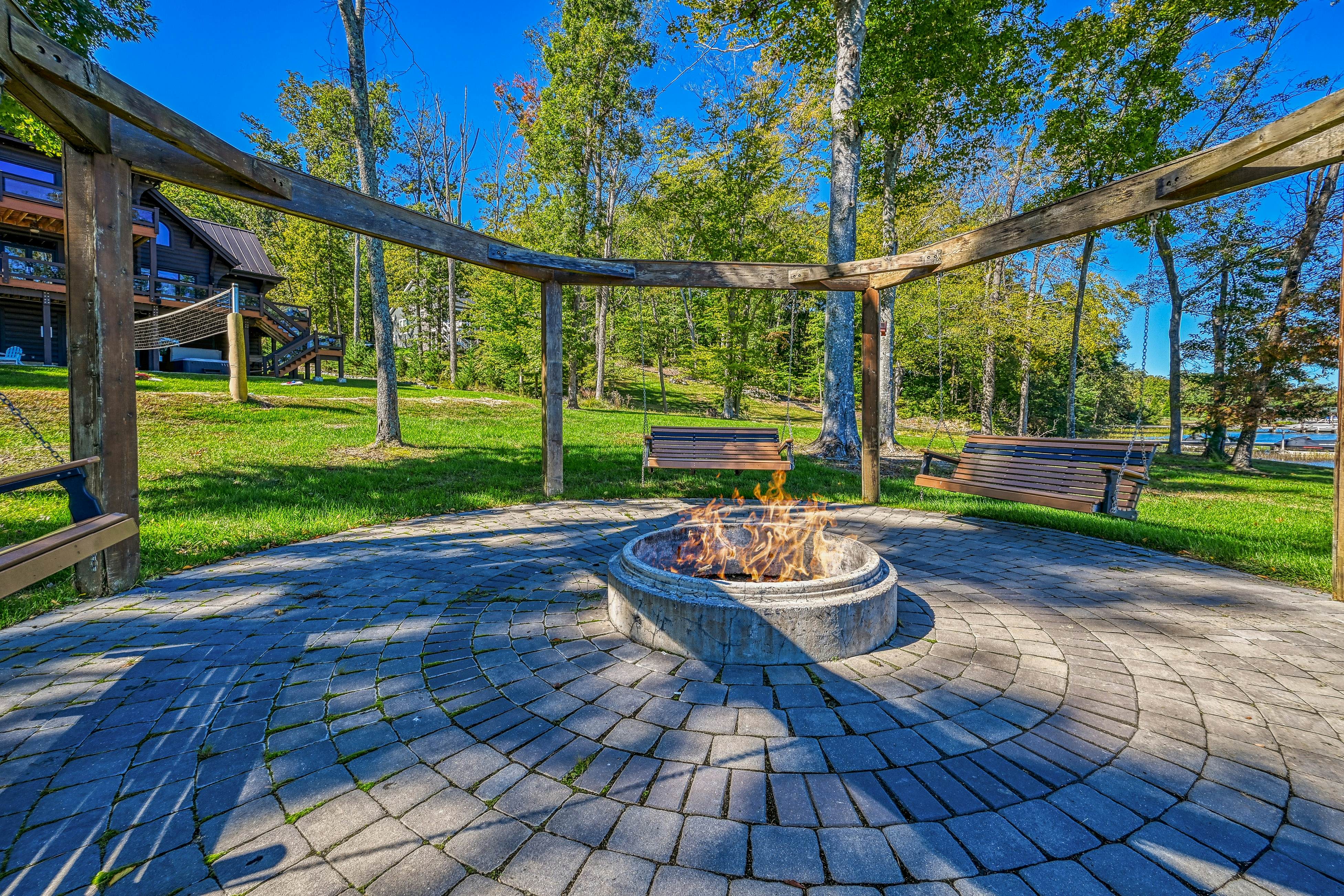 Lakefront Loggin' Off