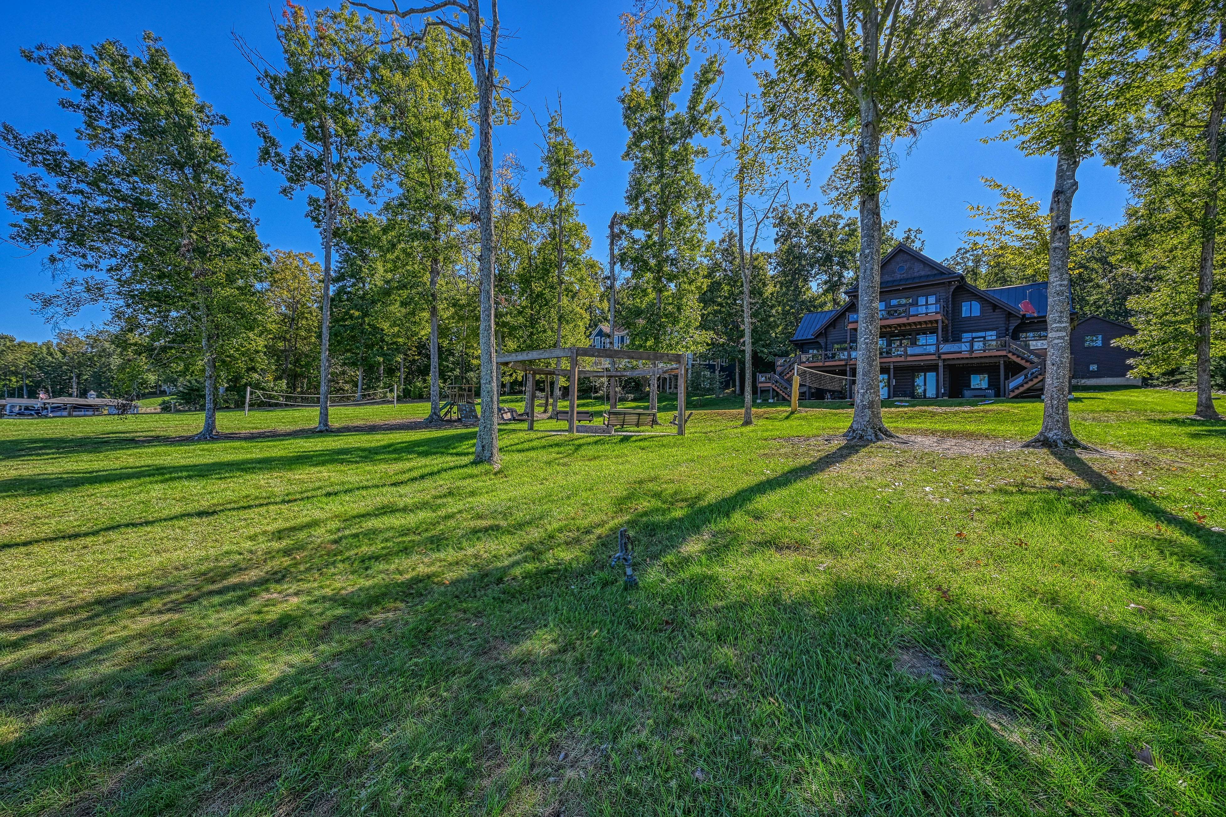 Lakefront Loggin' Off