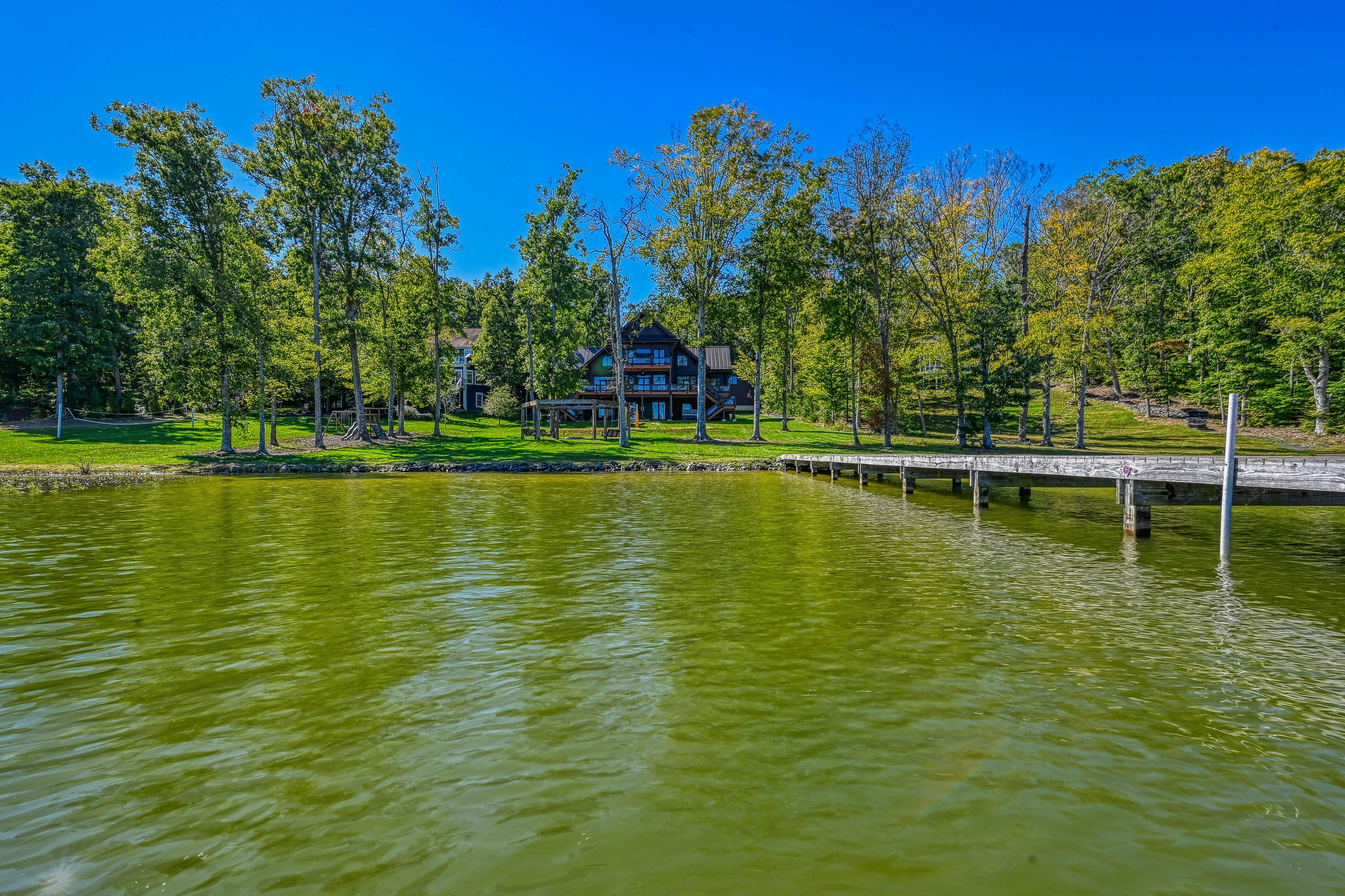 Lakefront Loggin' Off