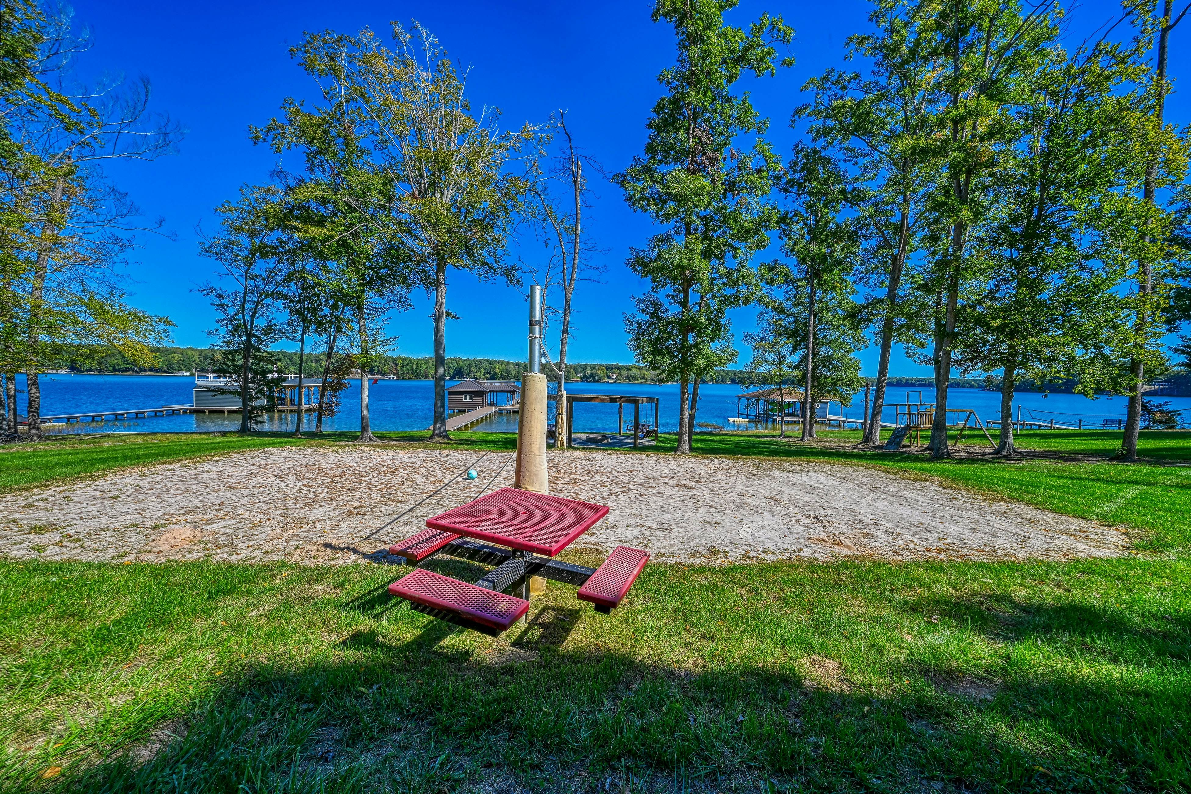 Lakefront Loggin' Off