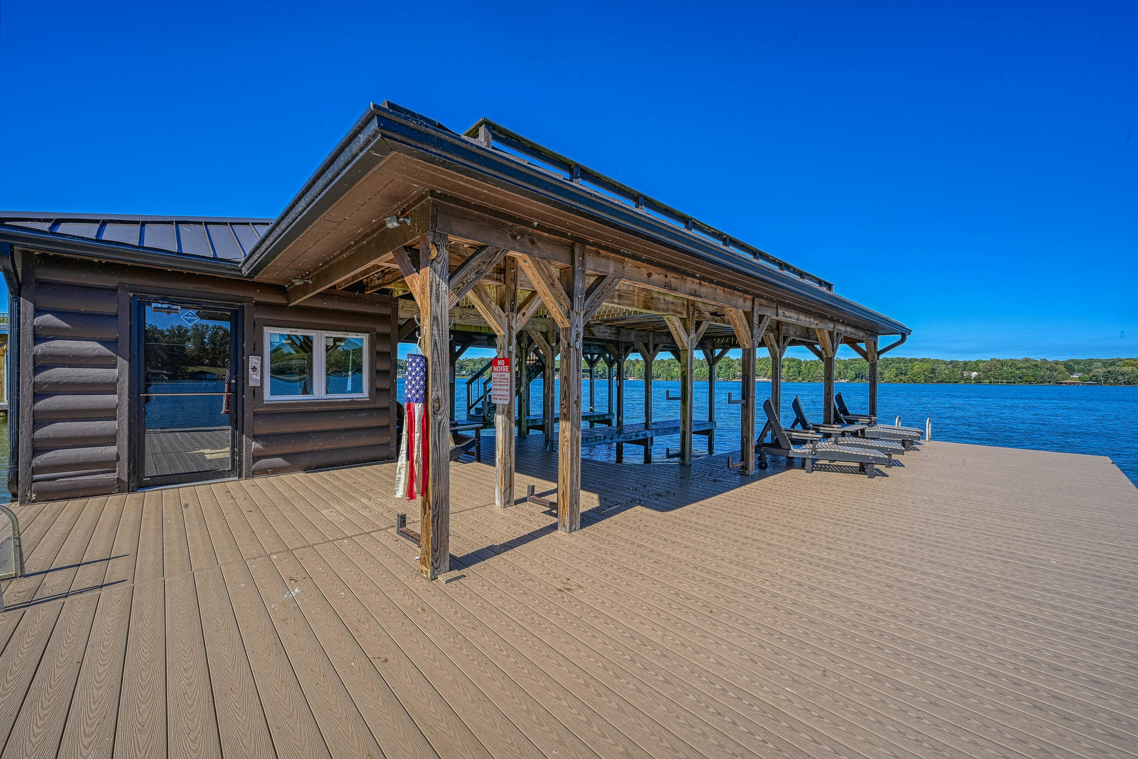 Lakefront Loggin' Off