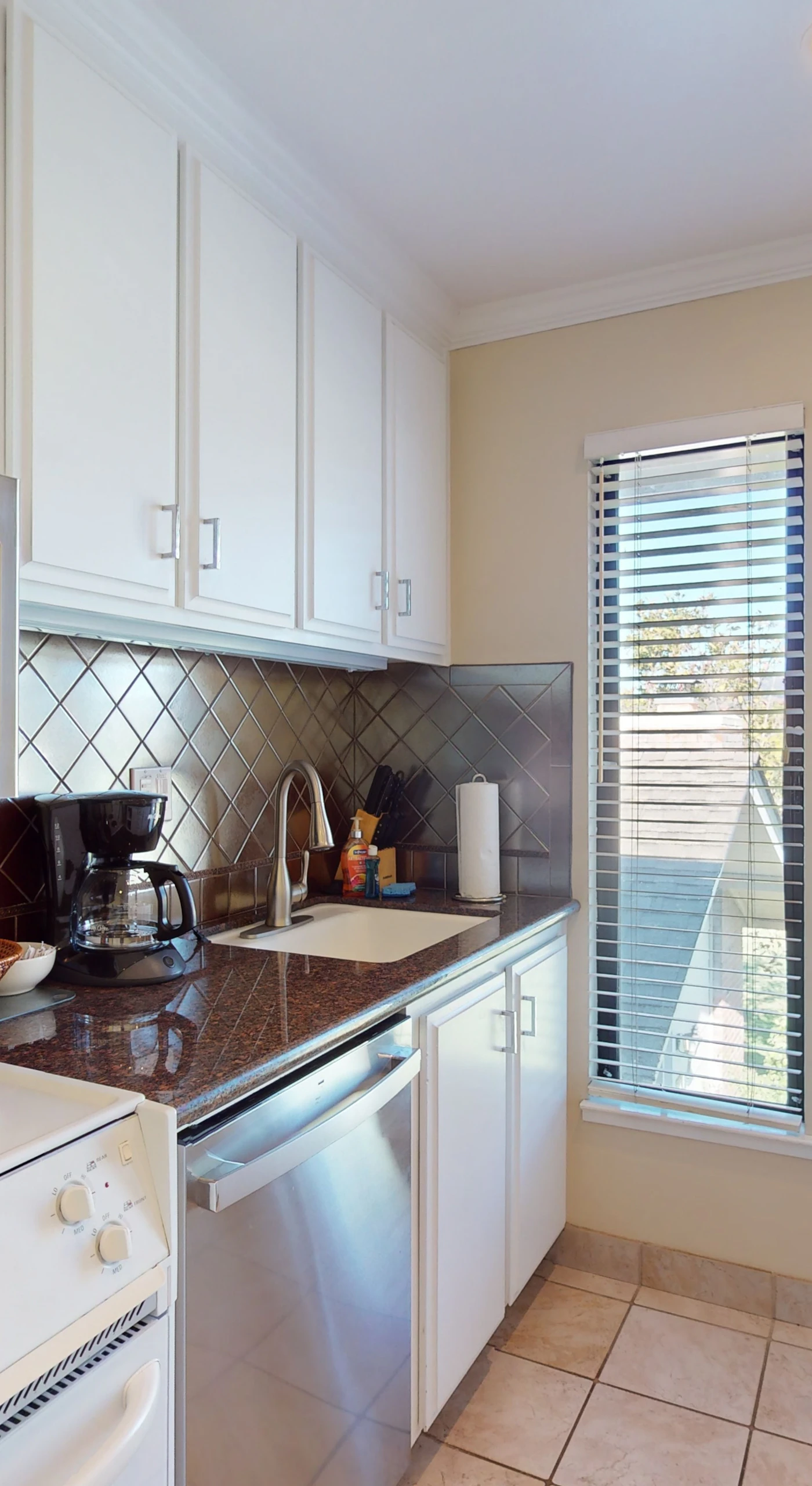 Your kitchenette comes stocked with everything you need — stove, dishwasher, tea kettle, and a diamond-tile backsplash that adds Napa Valley charm.