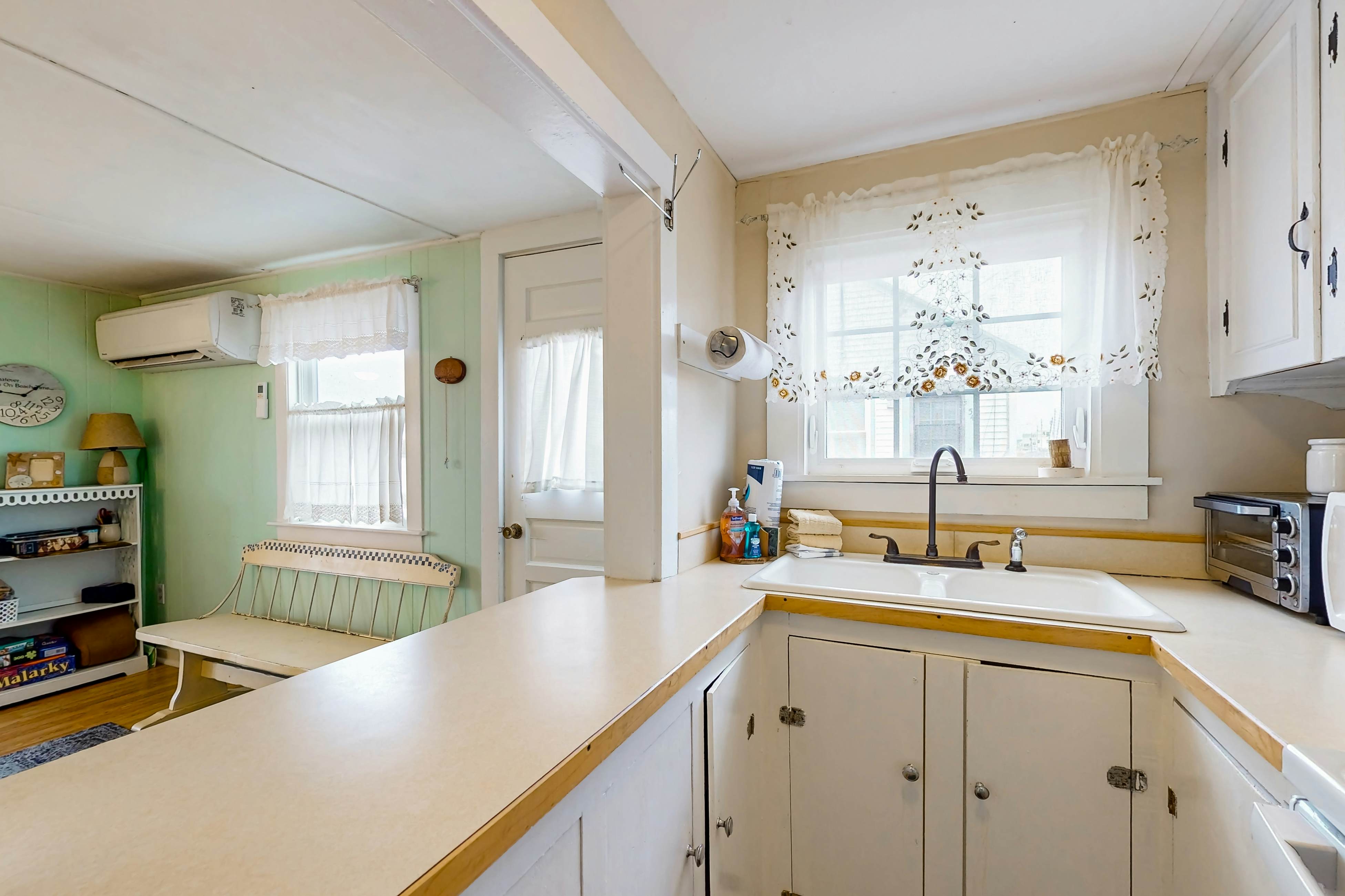 The Eastern Avenue Cottage