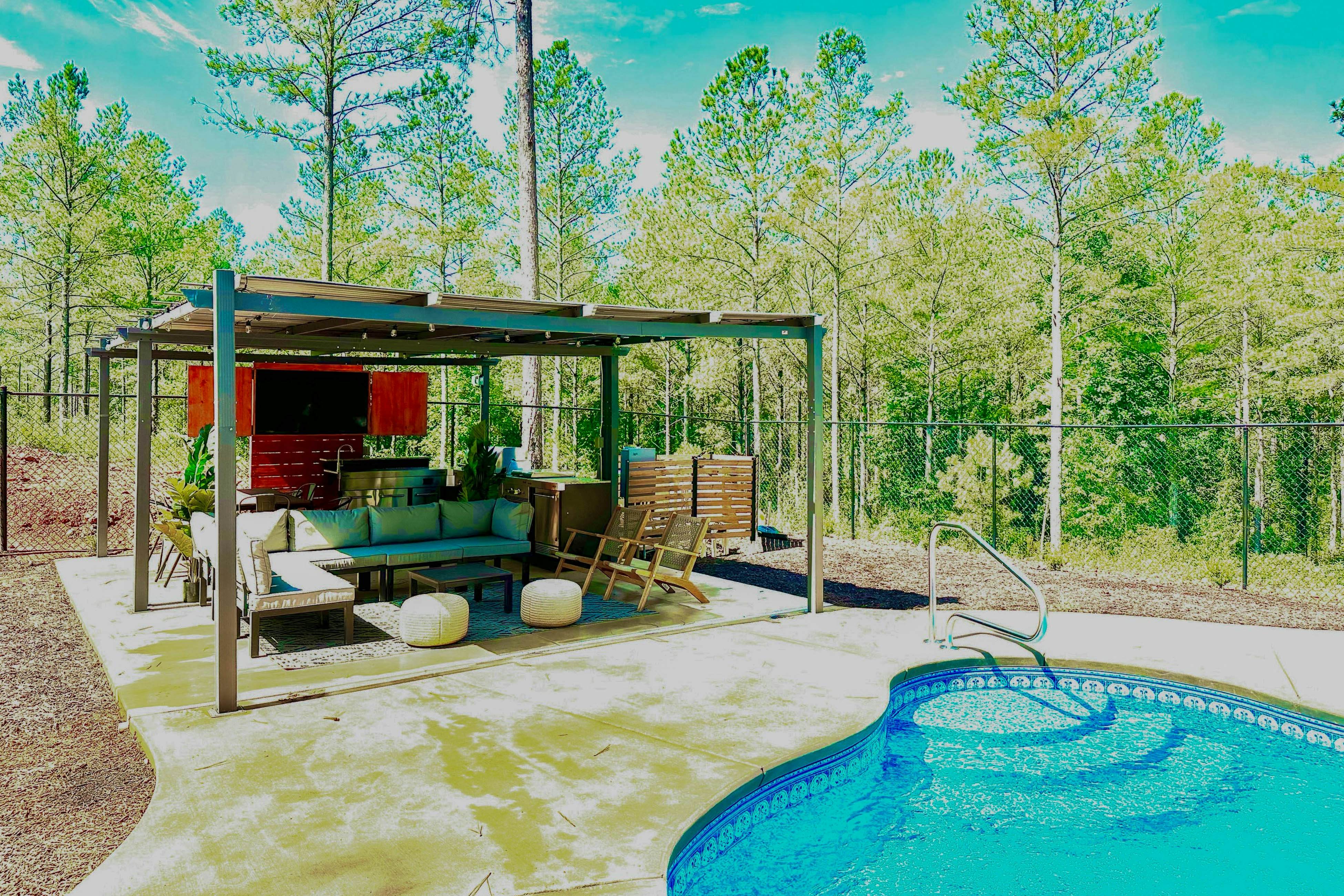 Mountain Peak Lodge - Cabin & Game Room Retreat 