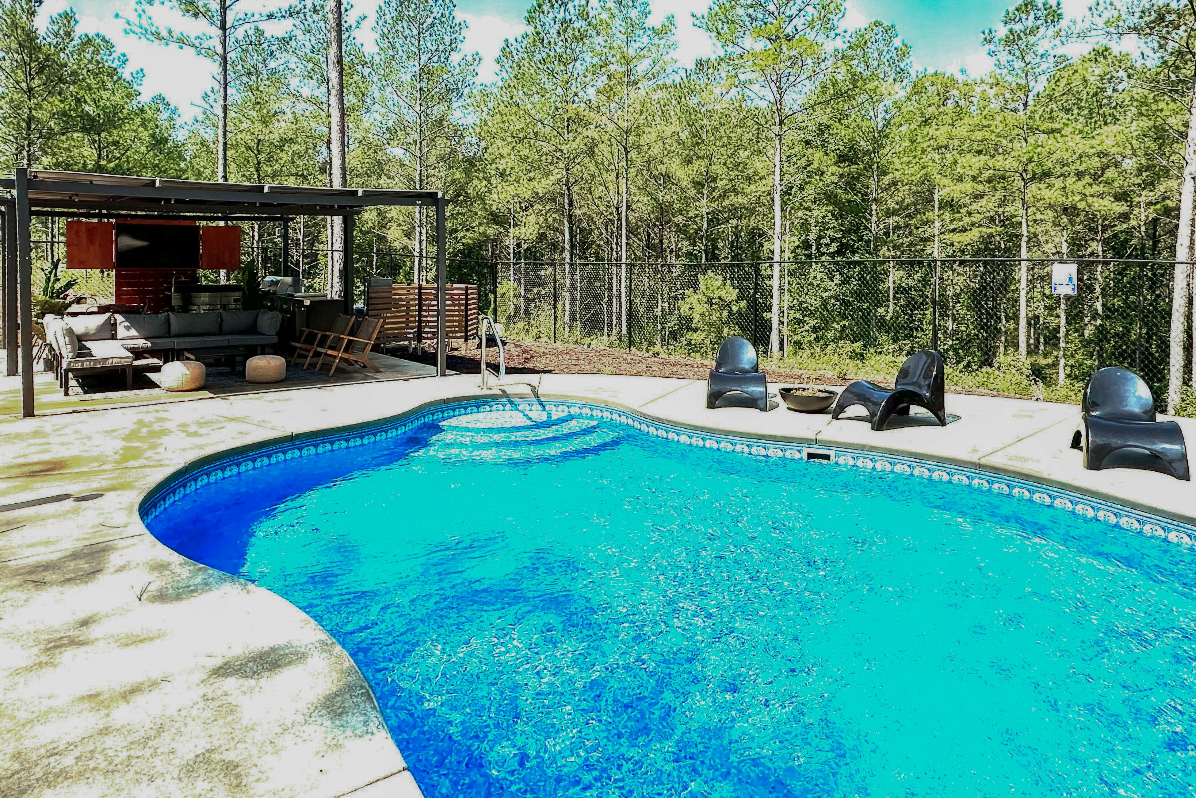 Mountain Peak Lodge - Cabin & Game Room Retreat 