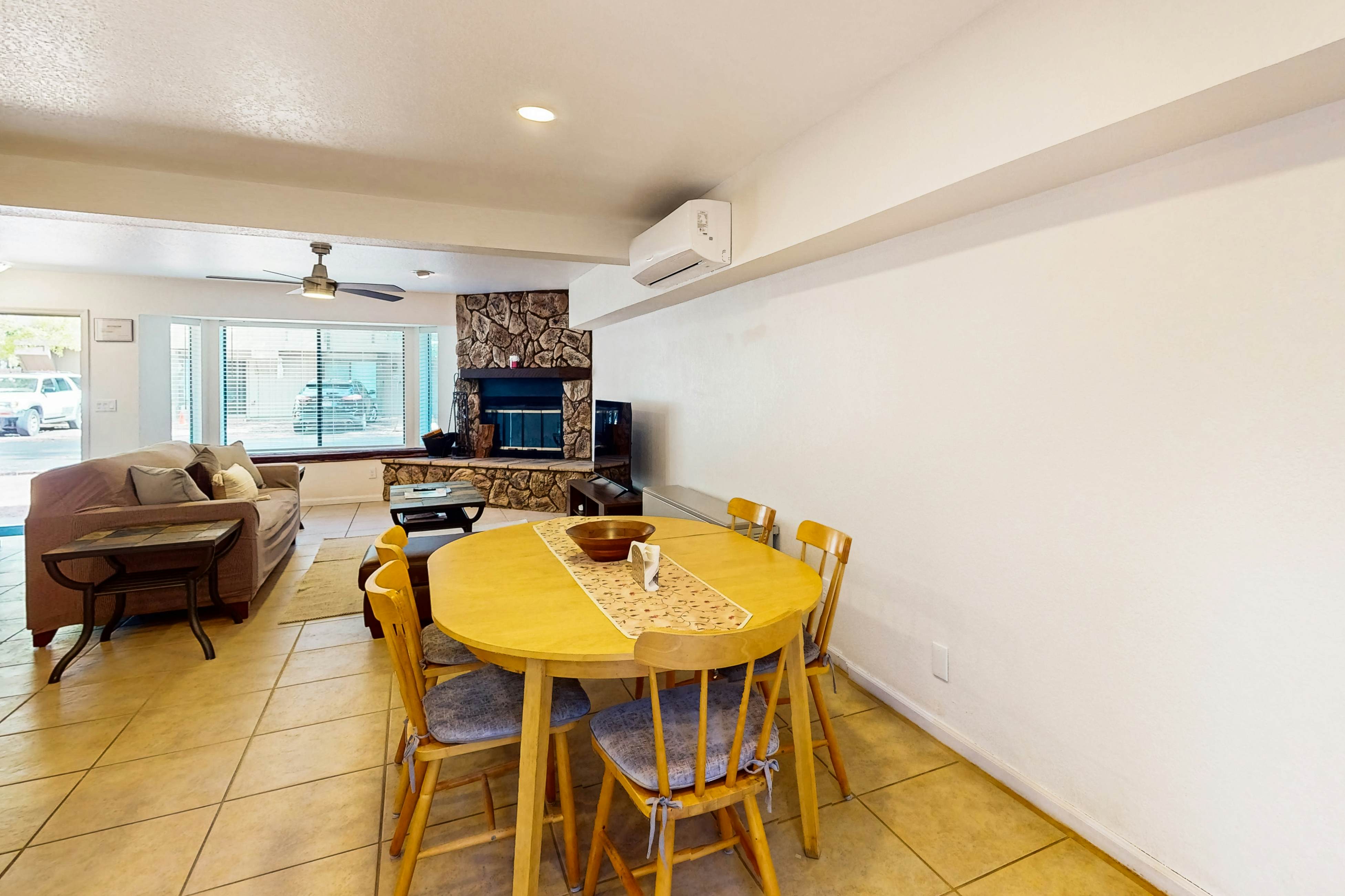 Khunu-Wasi White Mountain Hideaway