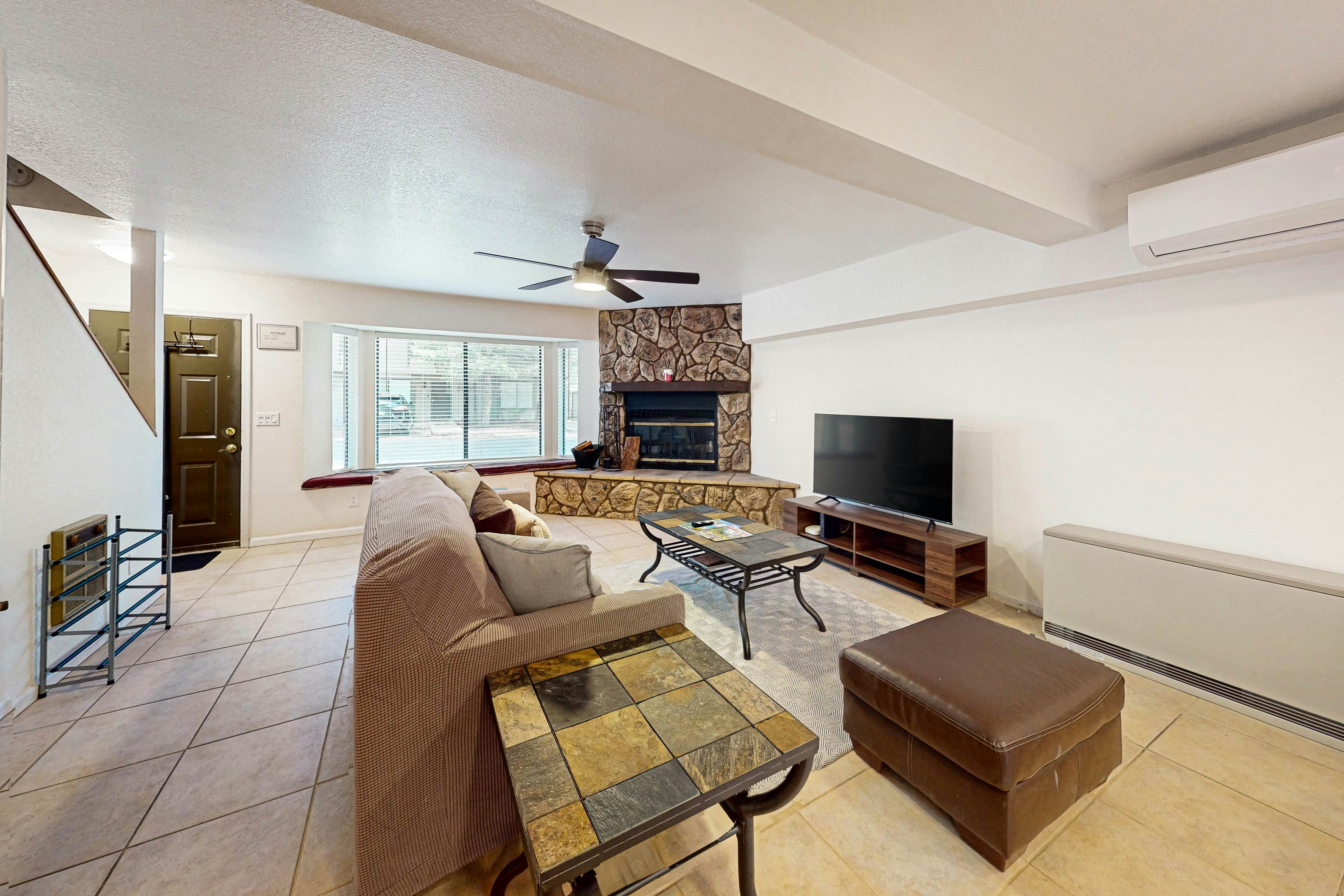 Khunu-Wasi White Mountain Hideaway