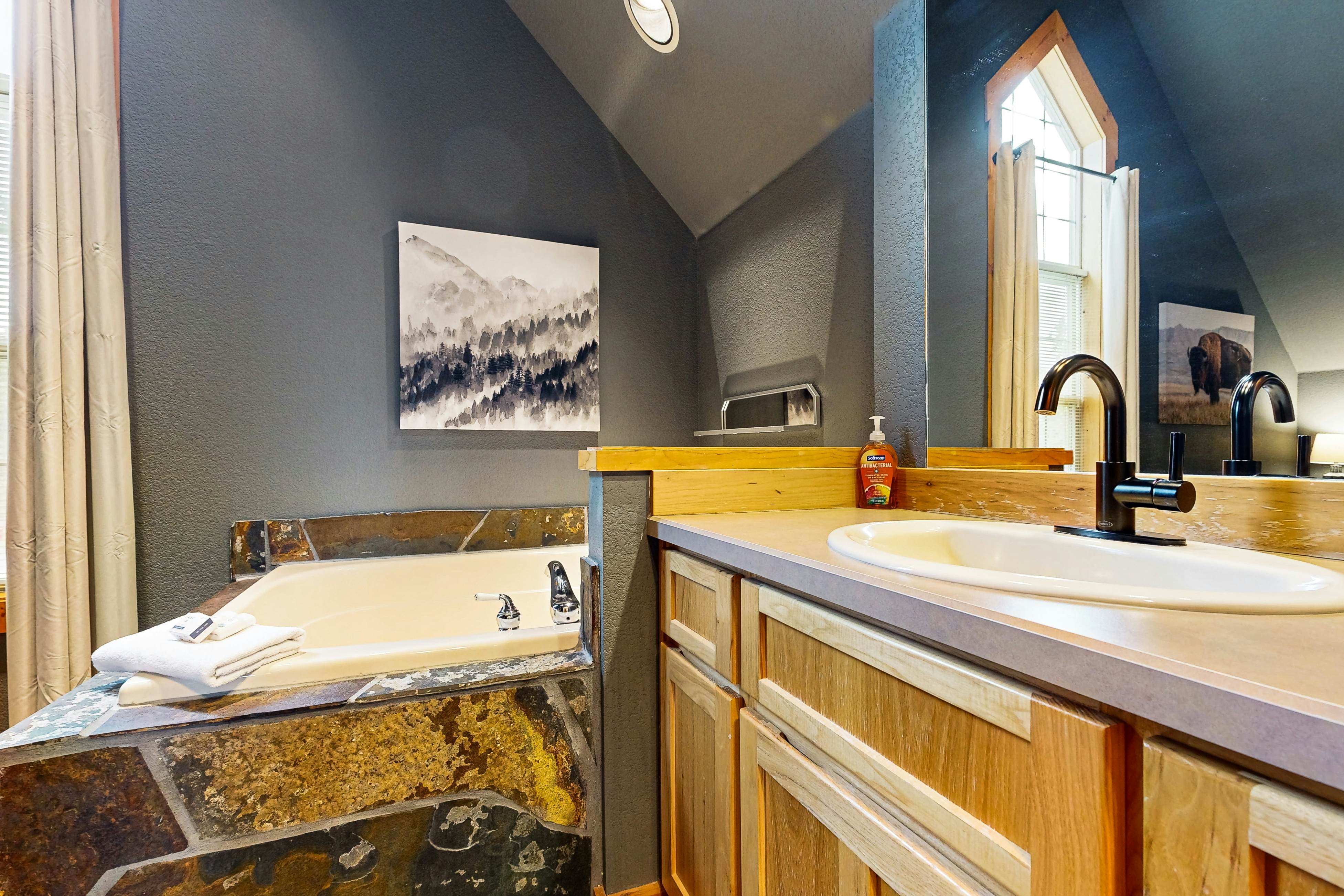 Eagle Crest Elegance