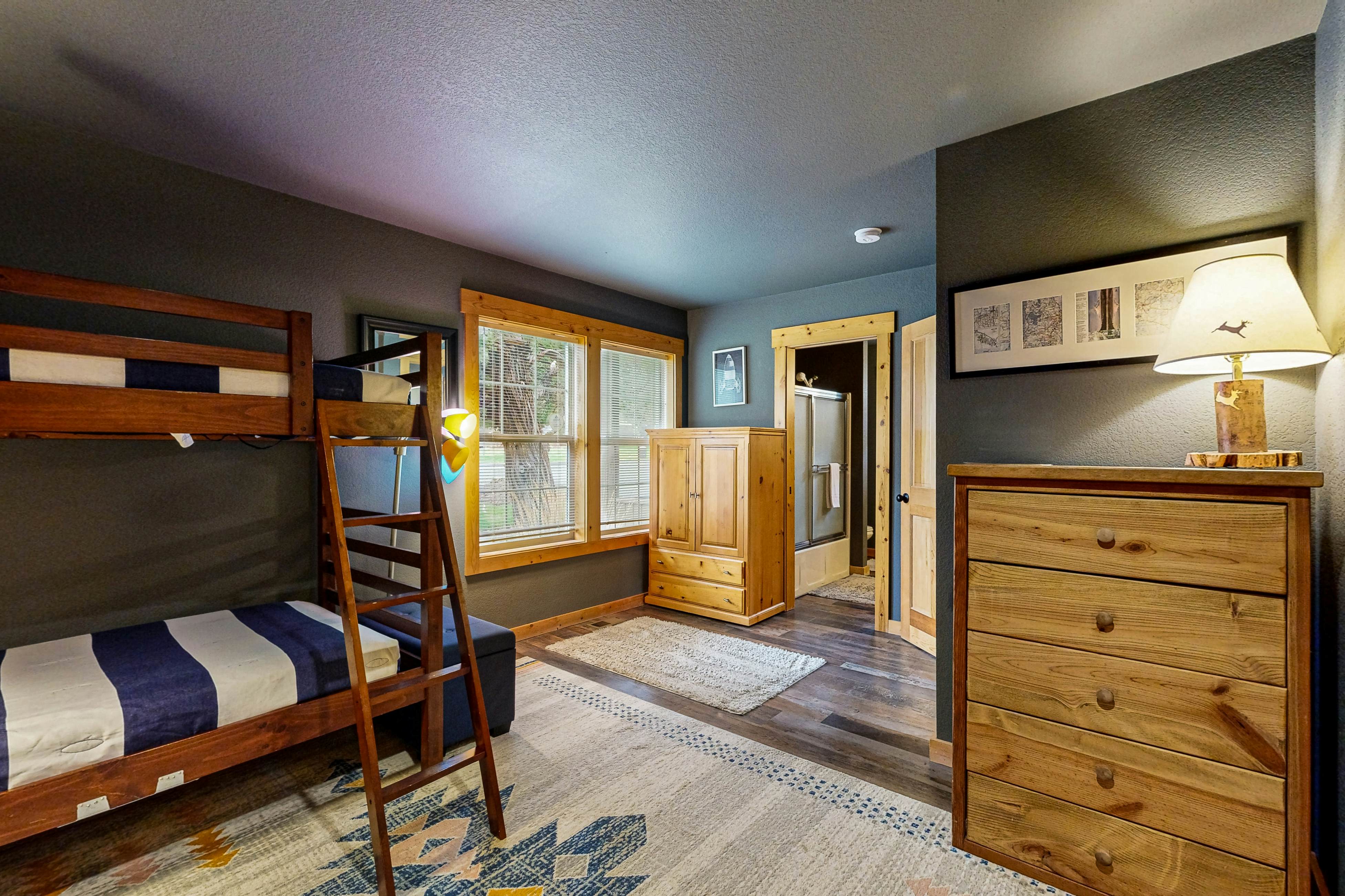 Eagle Crest Elegance