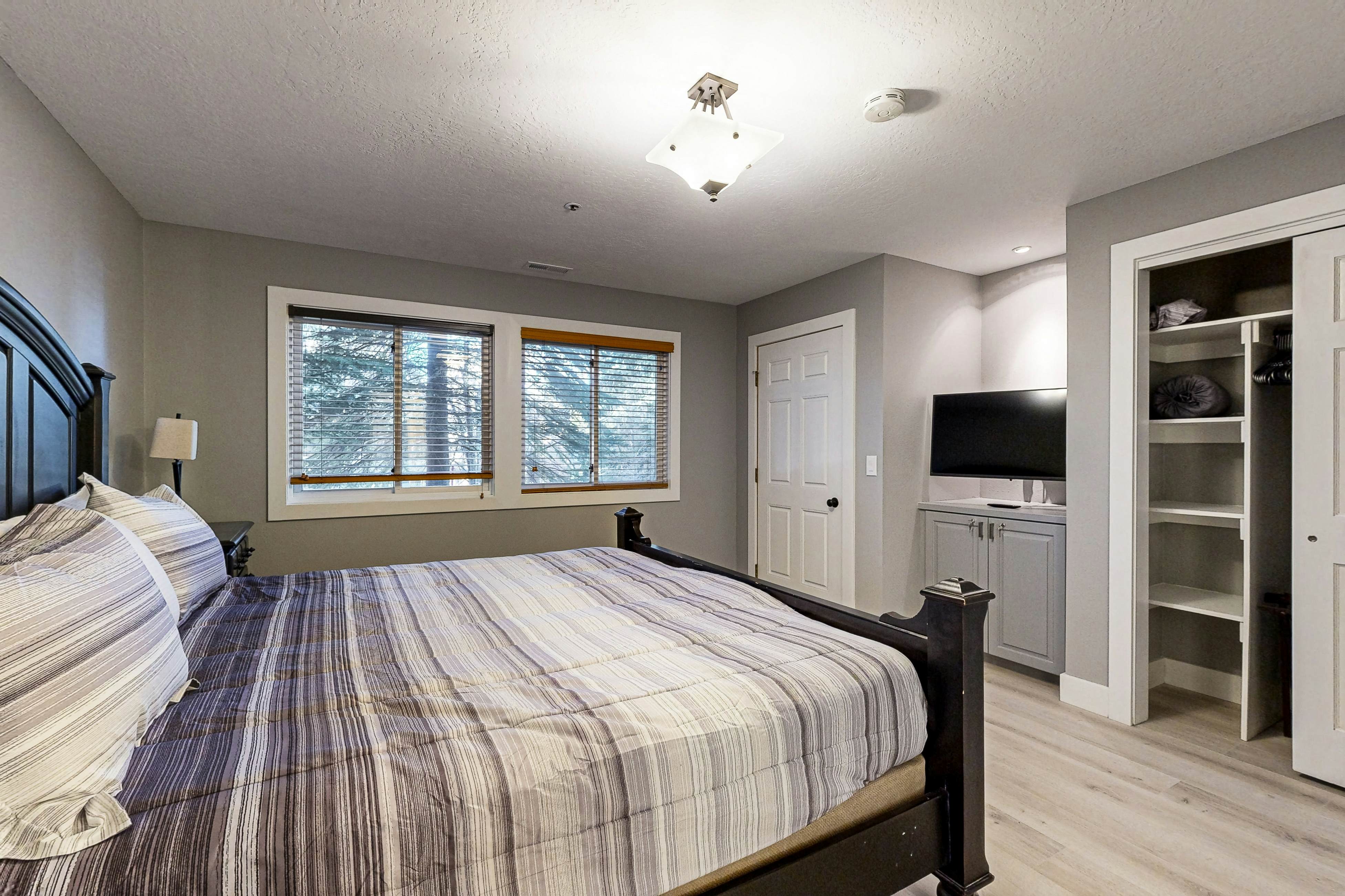 All Seasons Condominiums 103