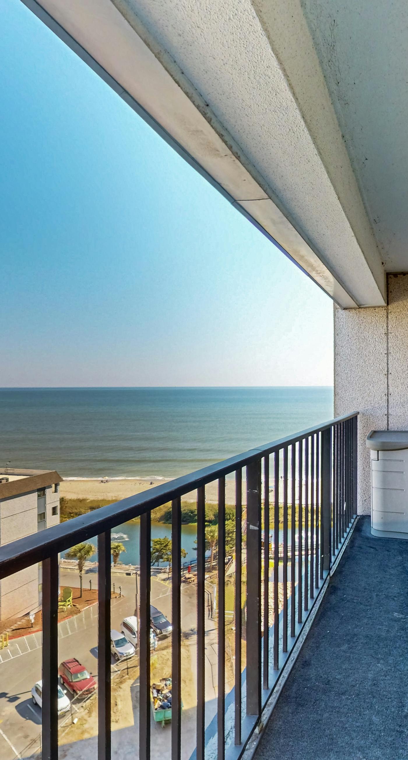 Renaissance Tower 915