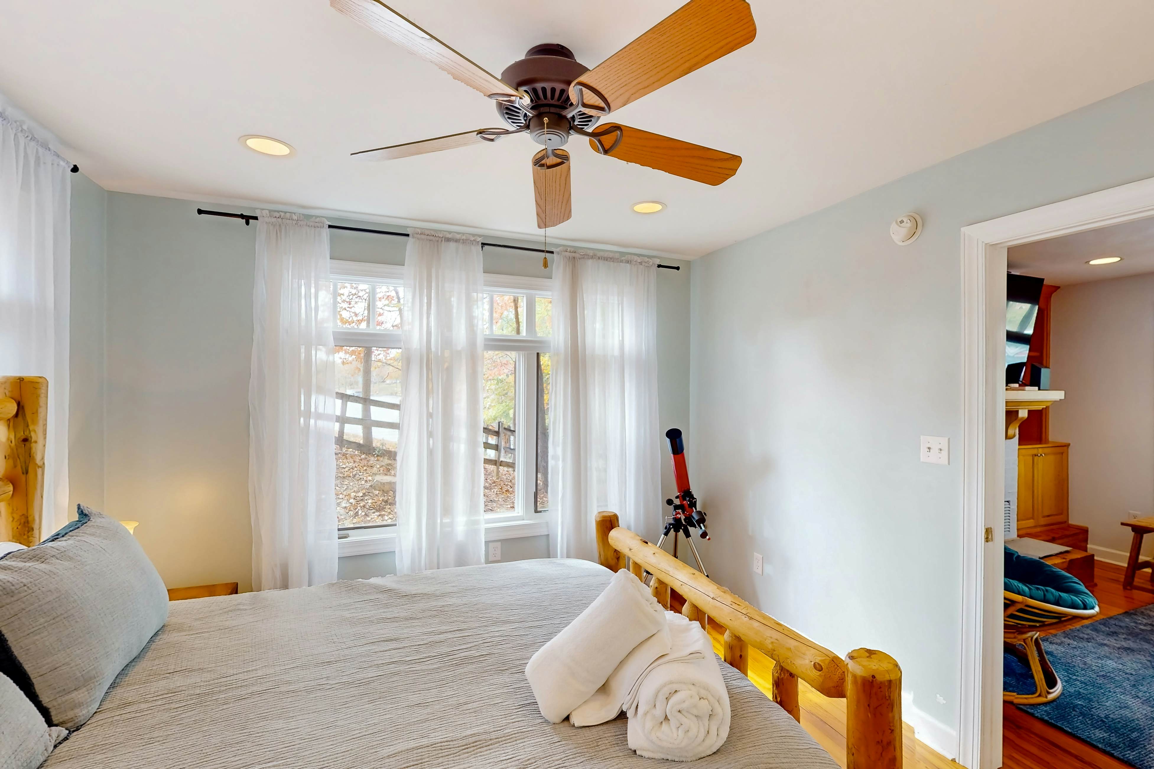 Bears Den at Acorn Dr