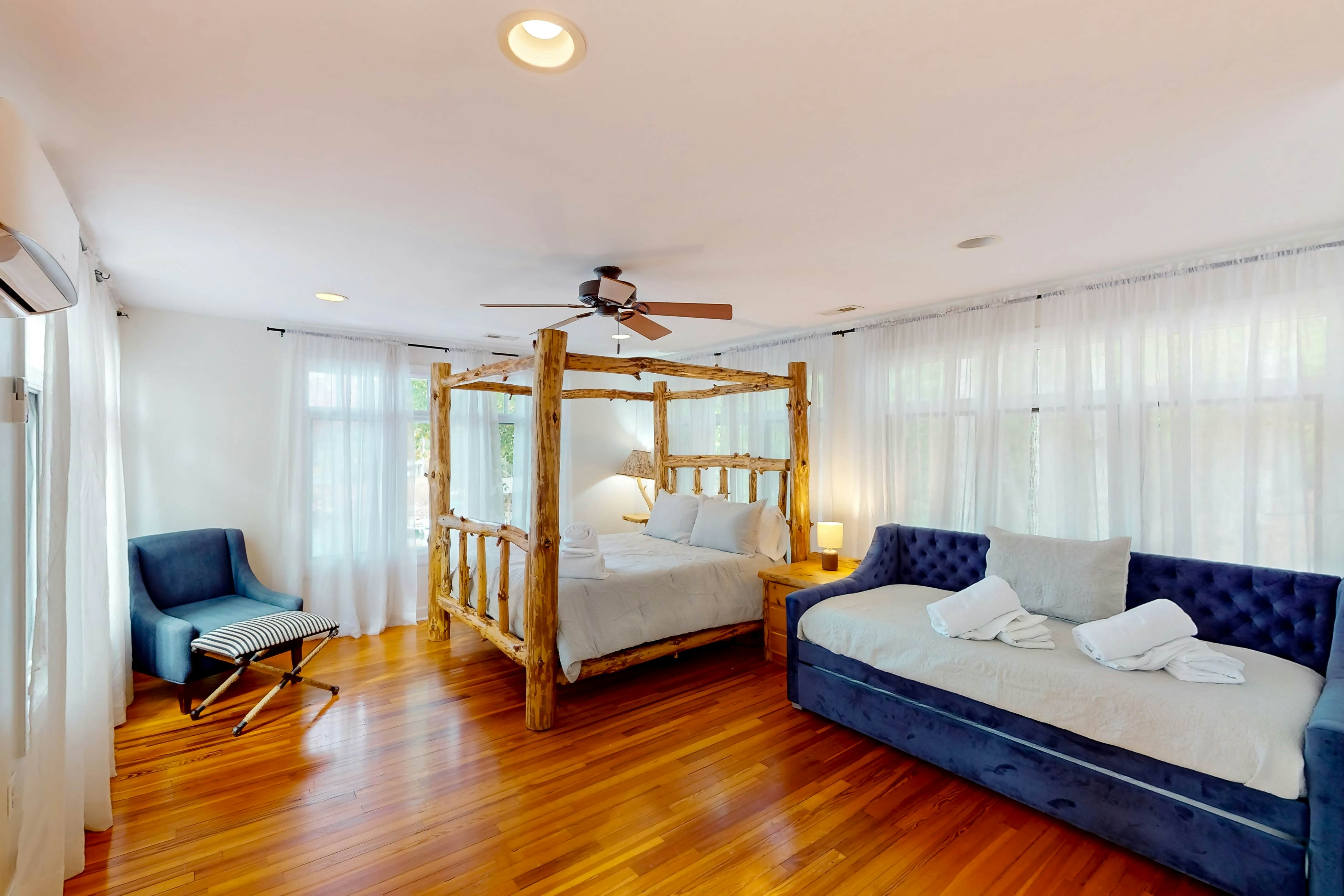 Bears Den at Acorn Dr