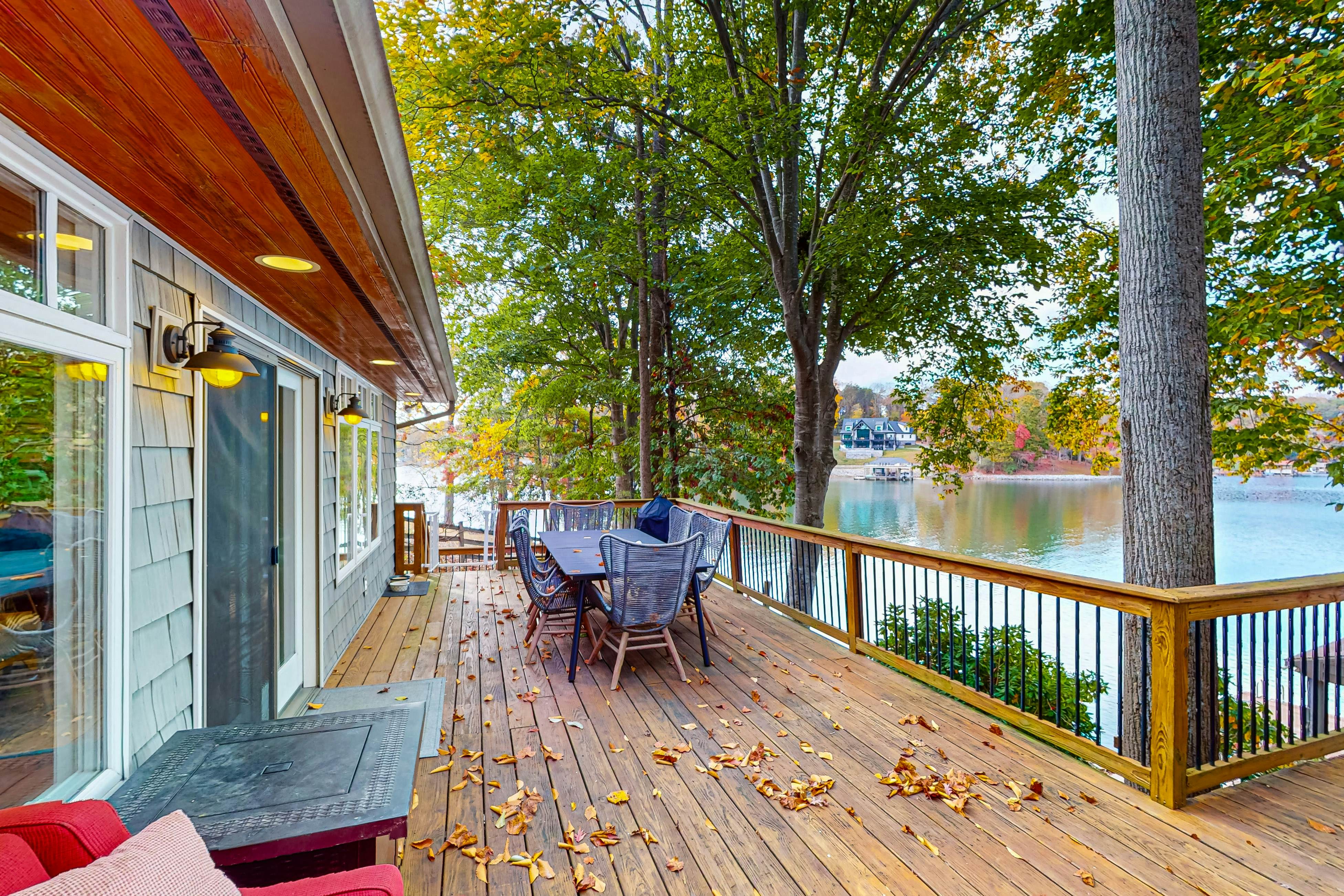 Bears Den at Acorn Dr