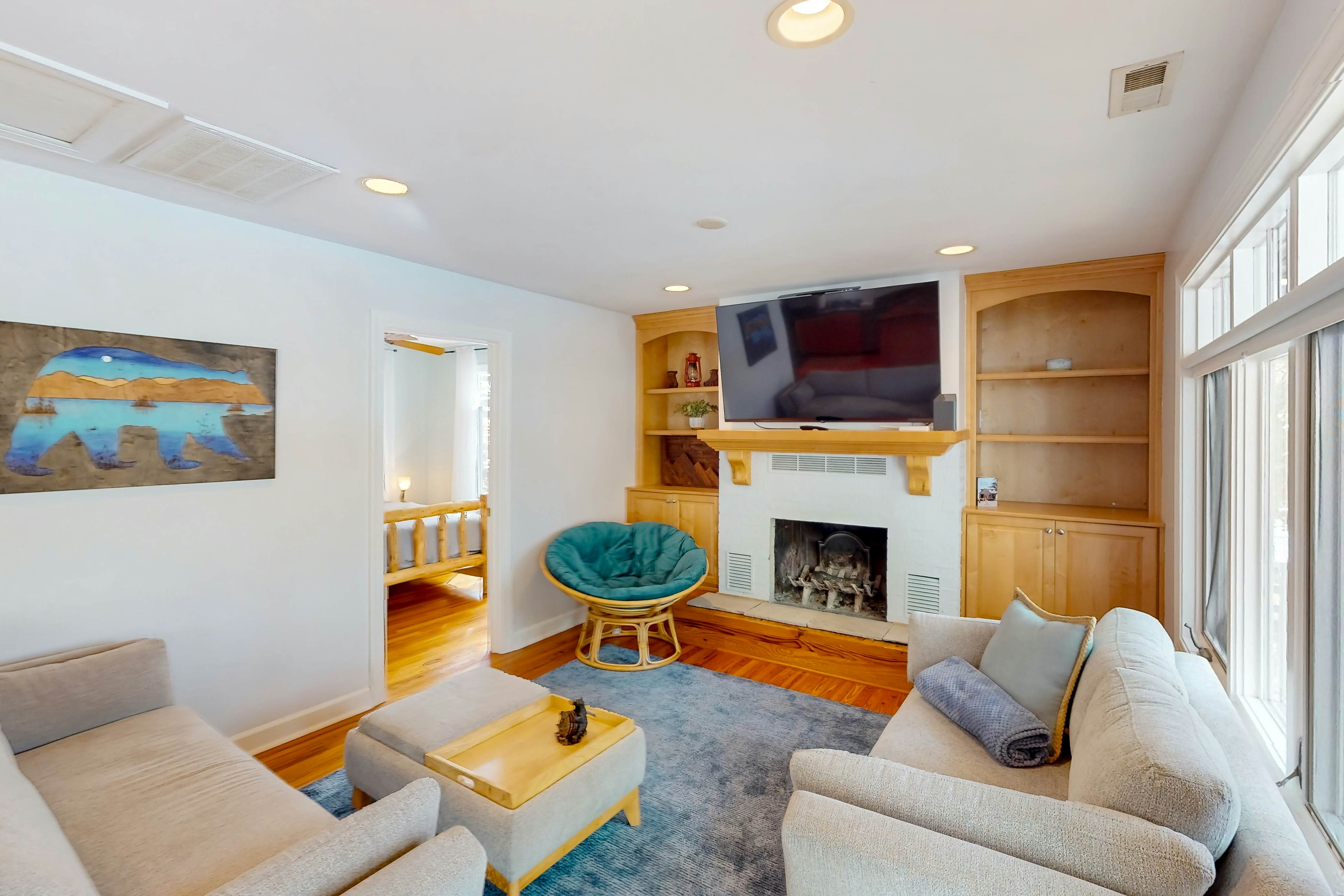 Bears Den at Acorn Dr