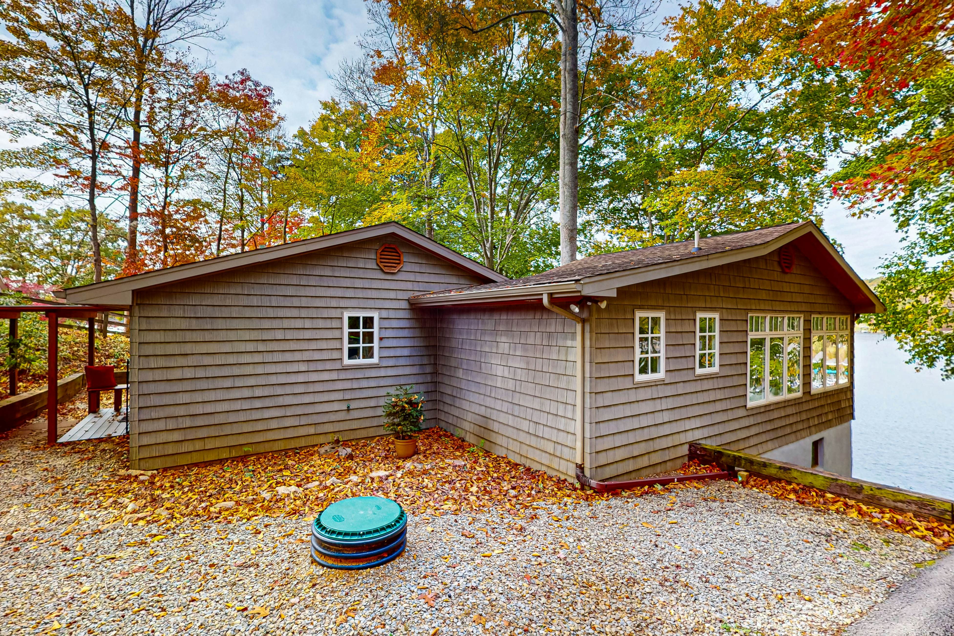 Bears Den at Acorn Dr