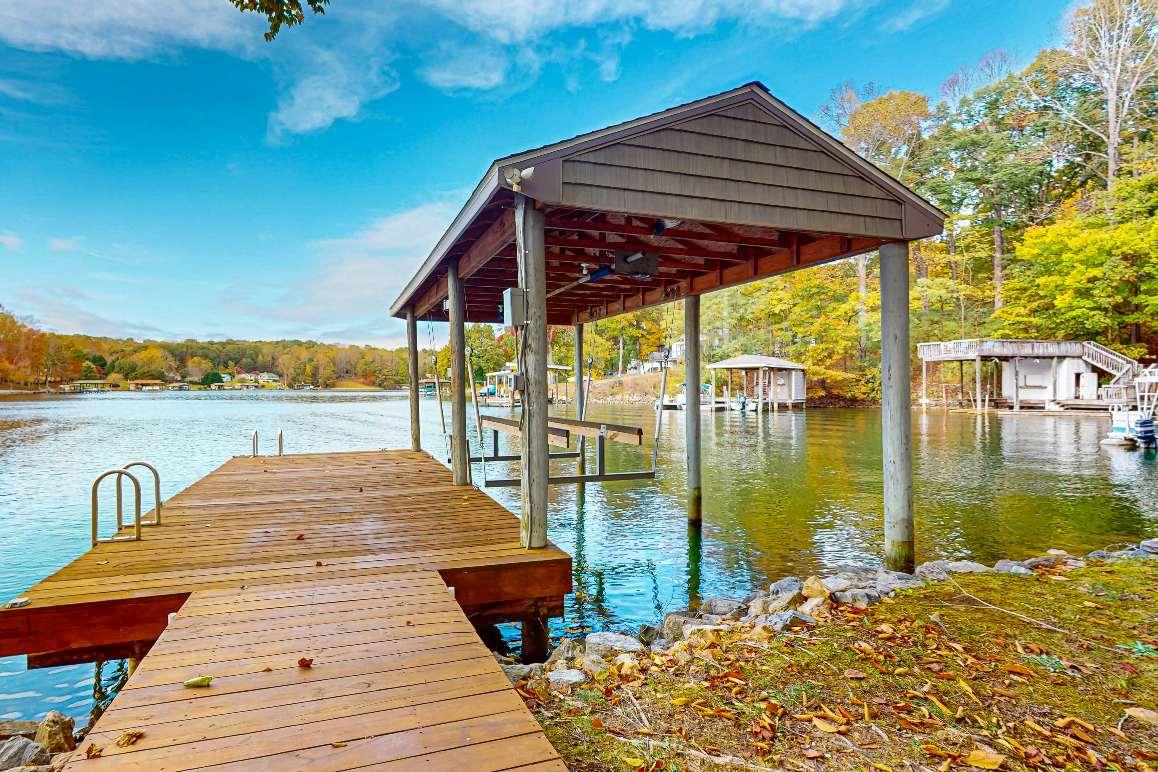 Bears Den at Acorn Dr