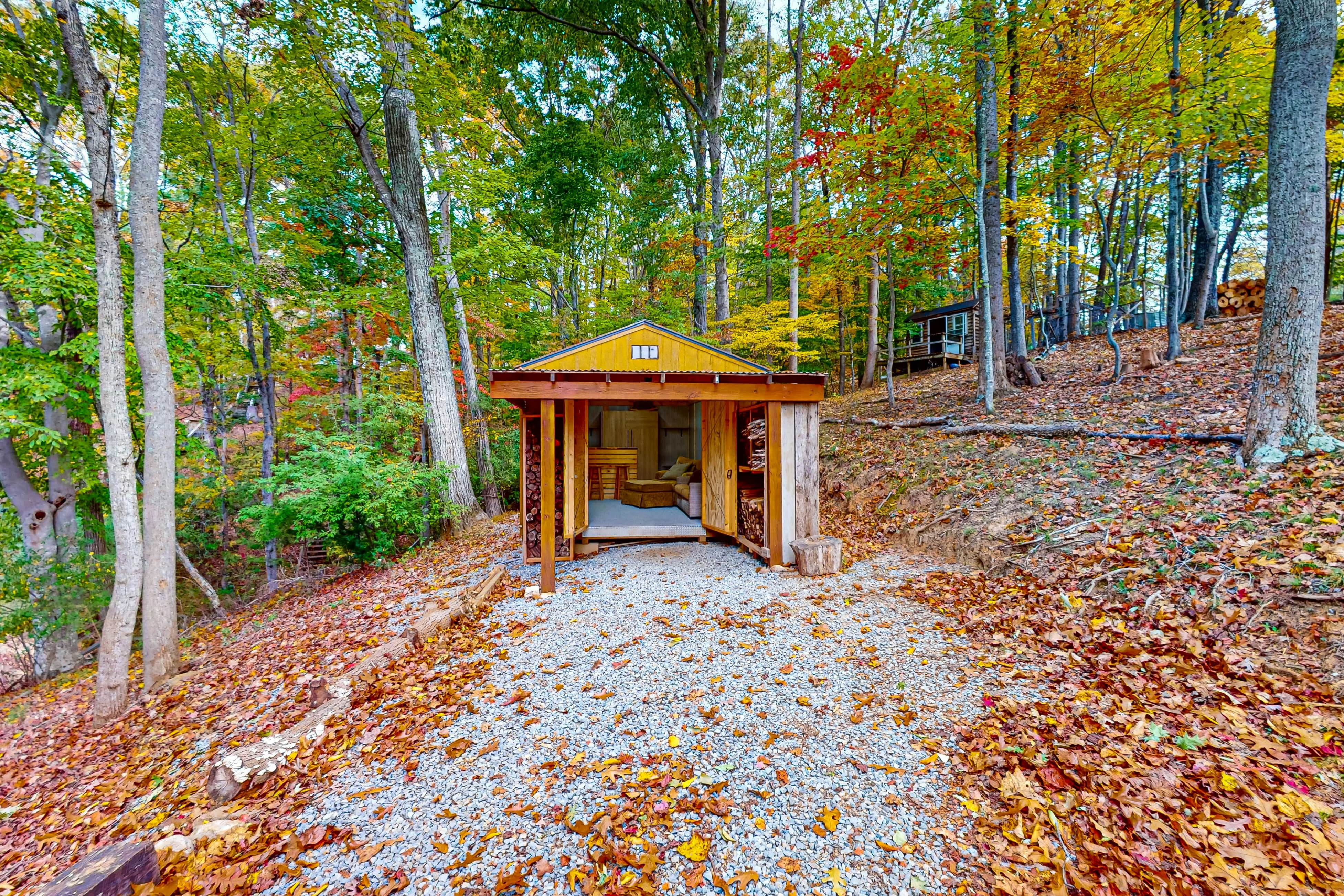 Bears Den at Acorn Dr