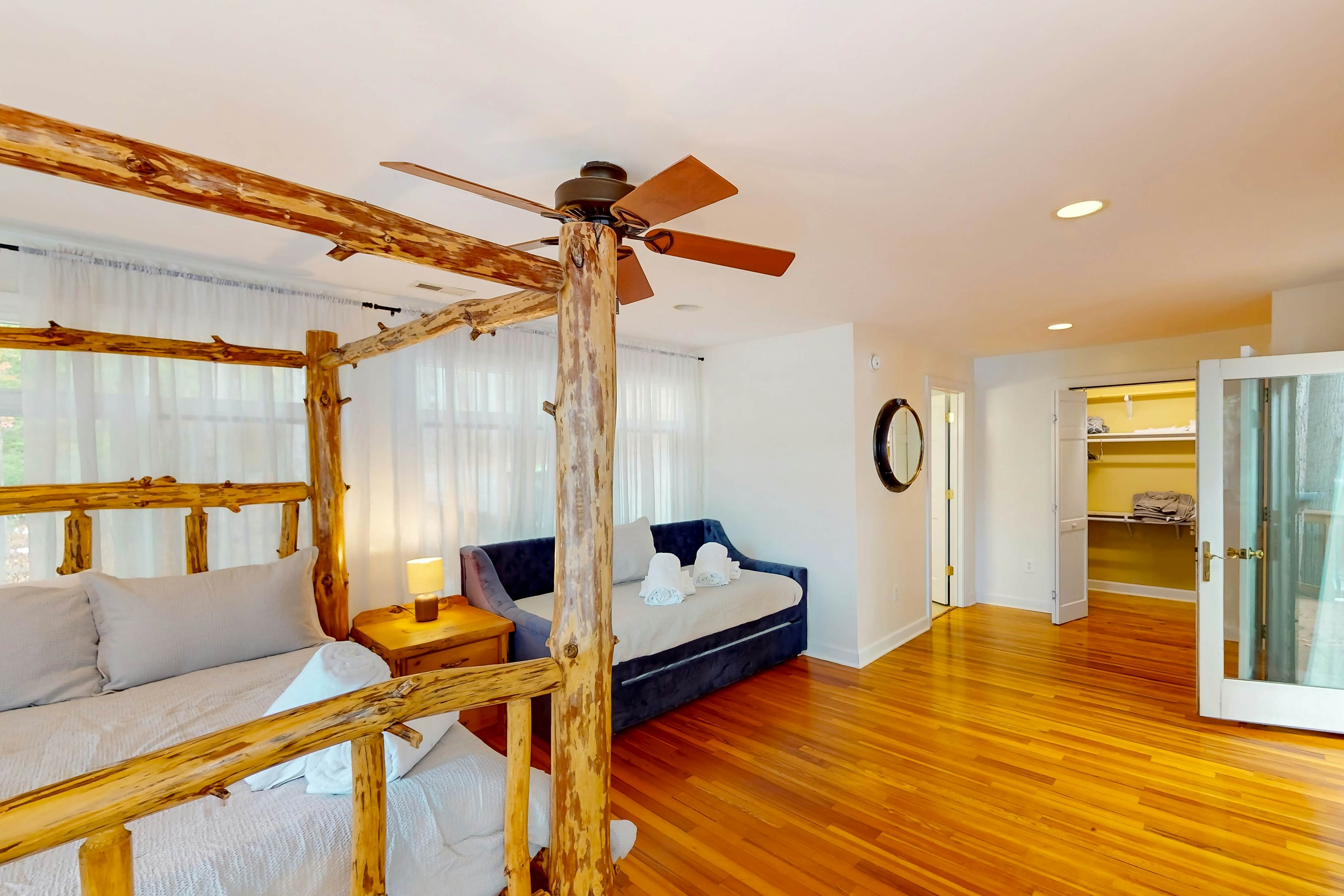 Bears Den at Acorn Dr