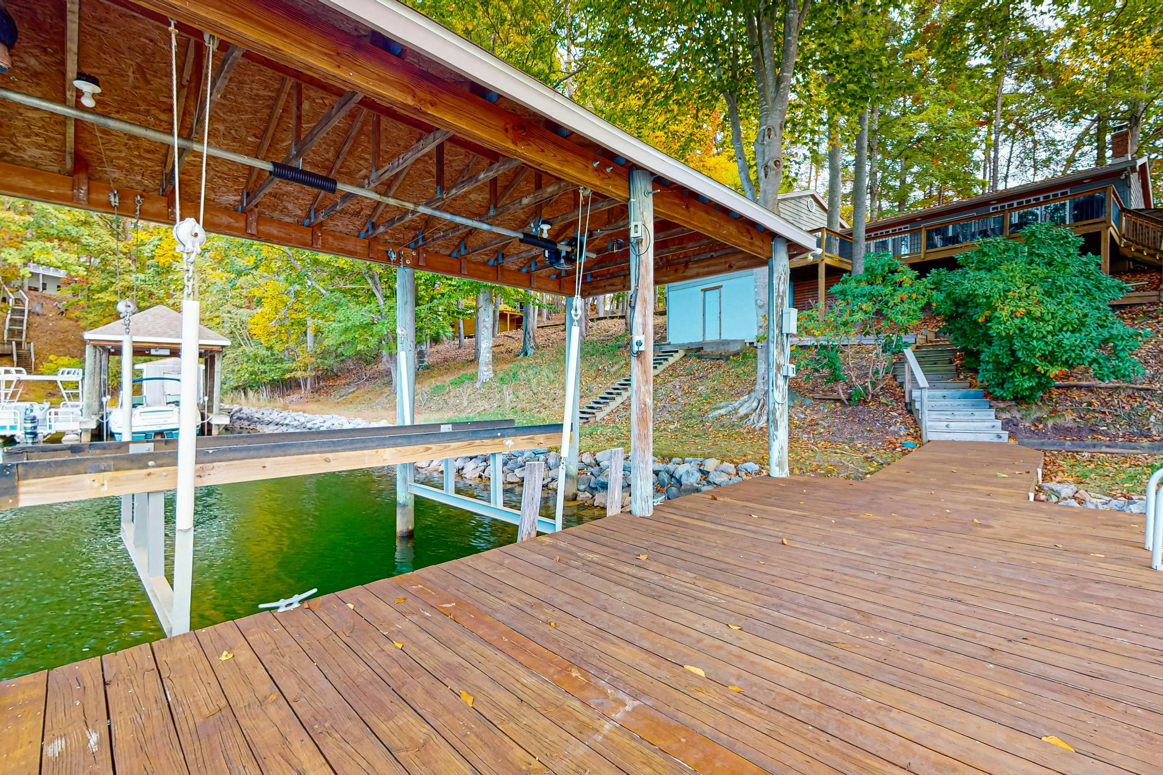 Bears Den at Acorn Dr