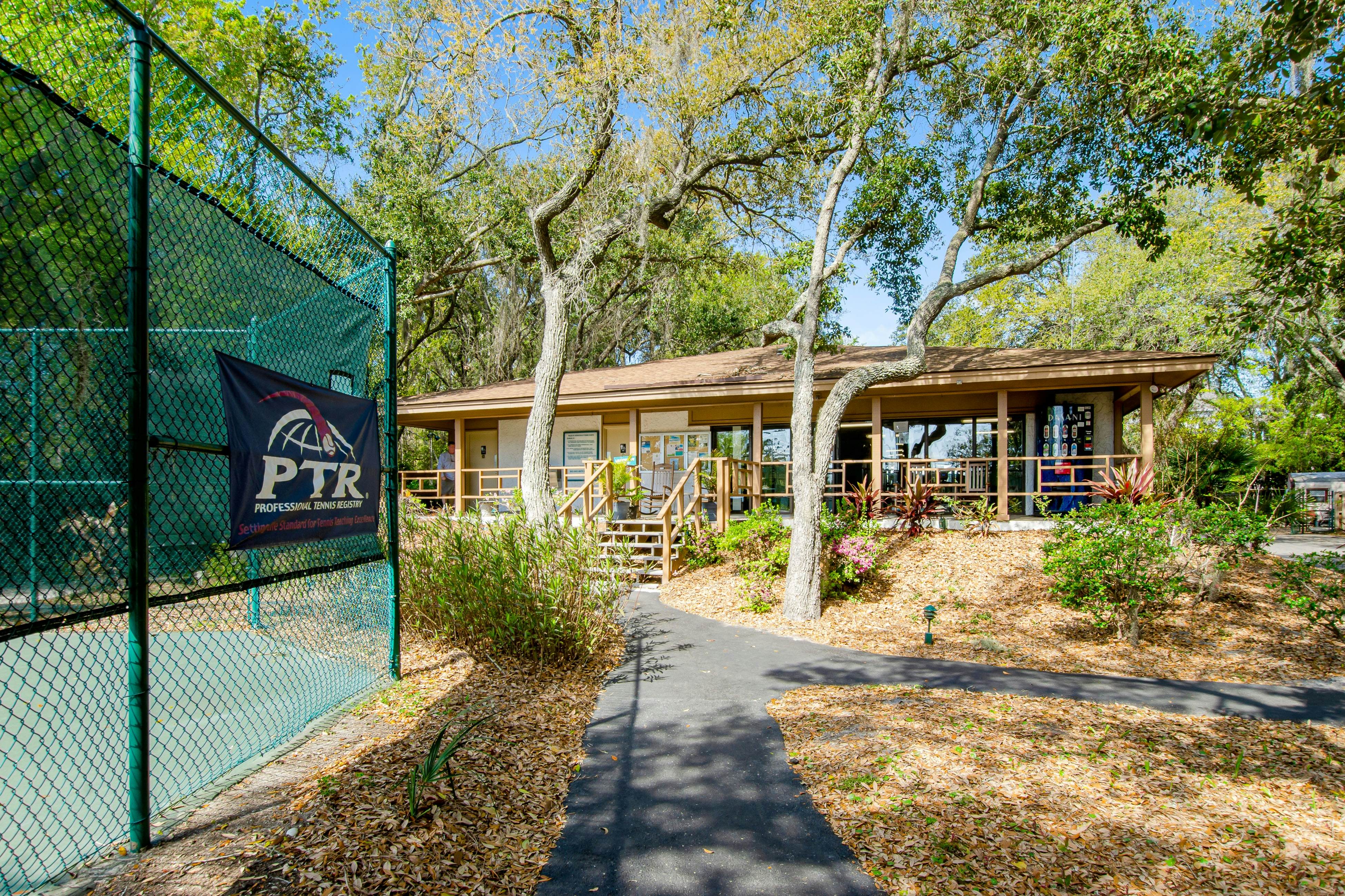 HH Beach & Tennis 144AR