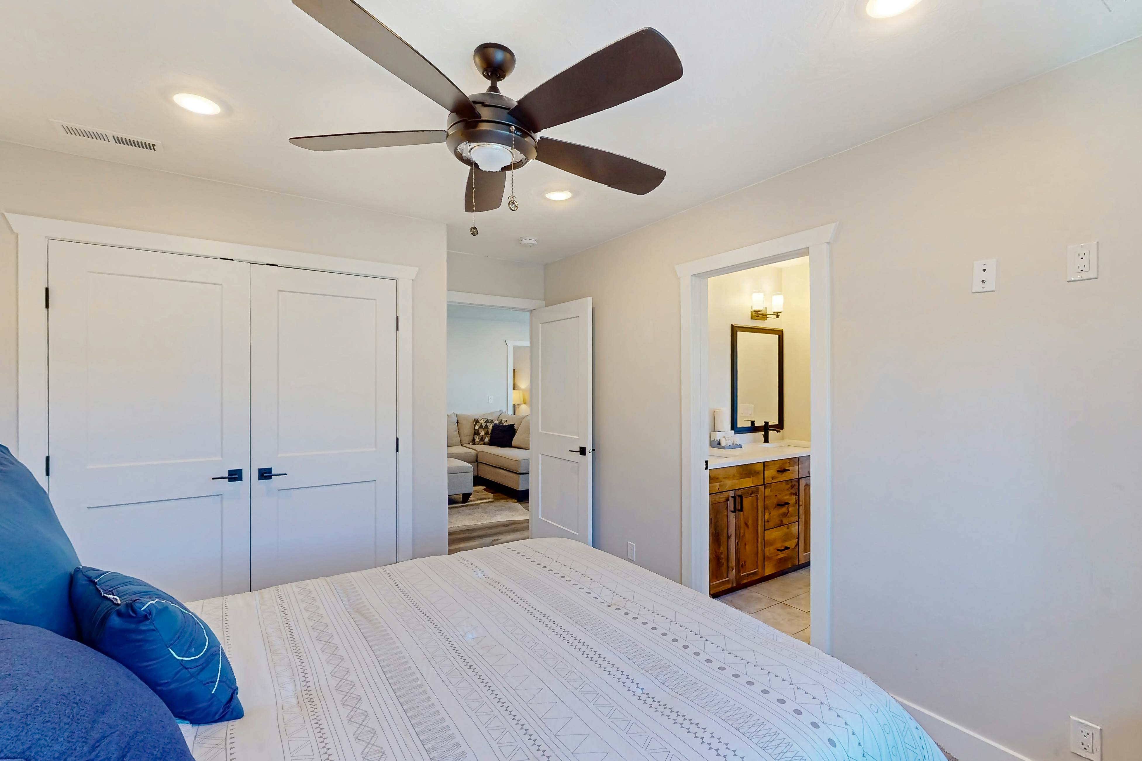 Crooked River #10A - Entire Home