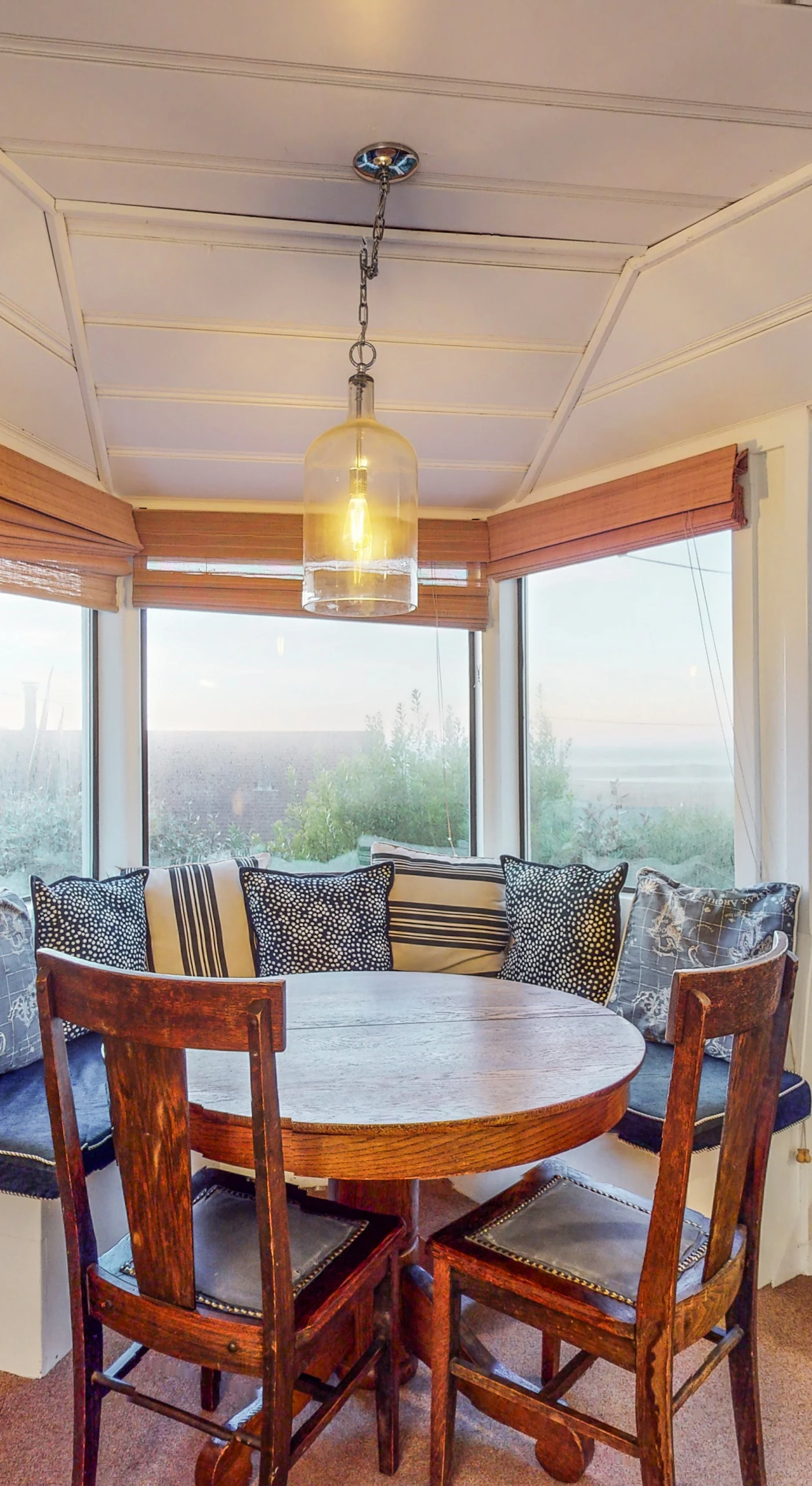 Savor fresh Spud Point crab chowder at your built-in banquette while panoramic windows frame sweeping Sonoma Coast views and golden sunsets.