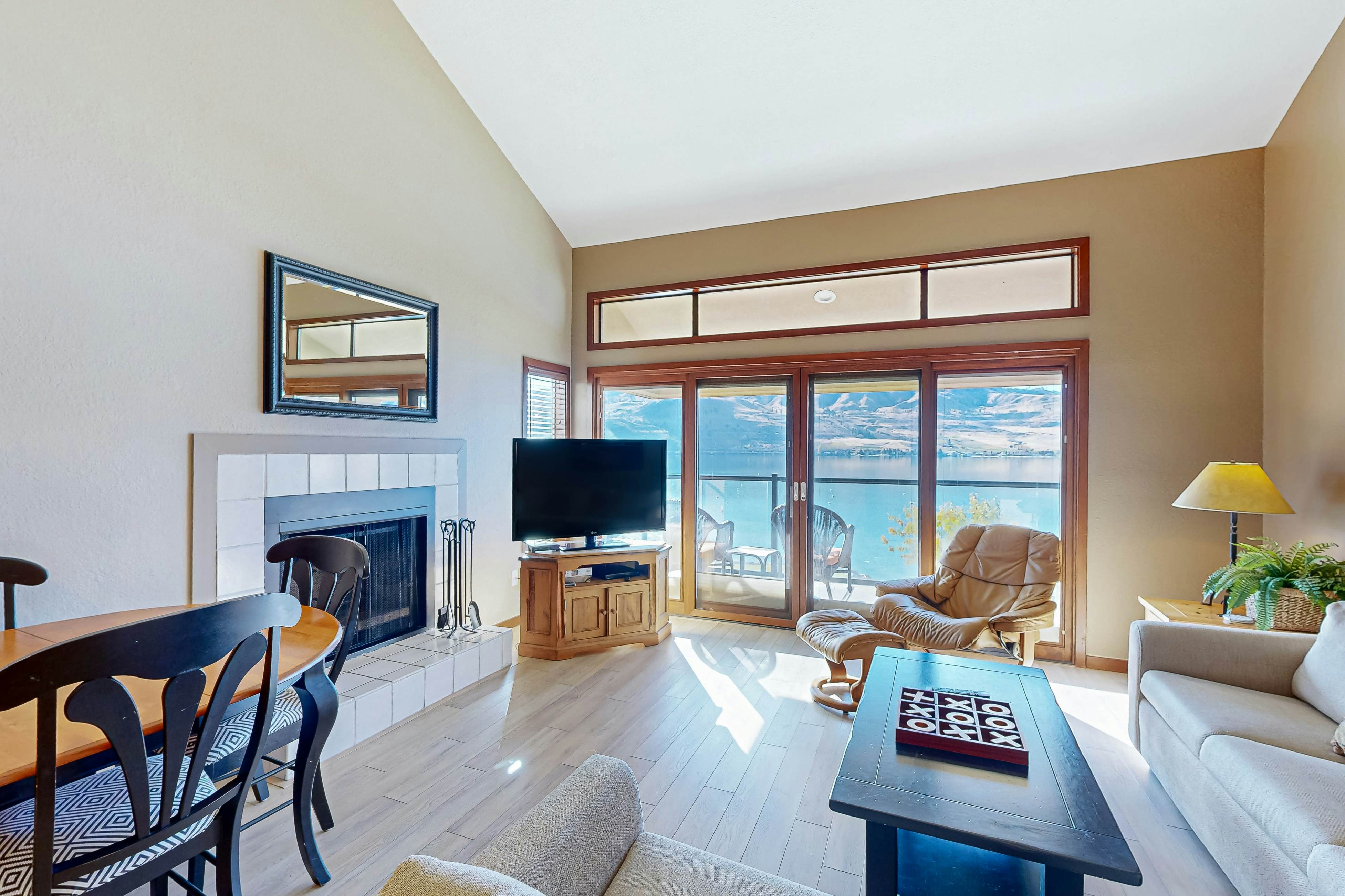 Lake Chelan Shores - Sunset Condo #13-4