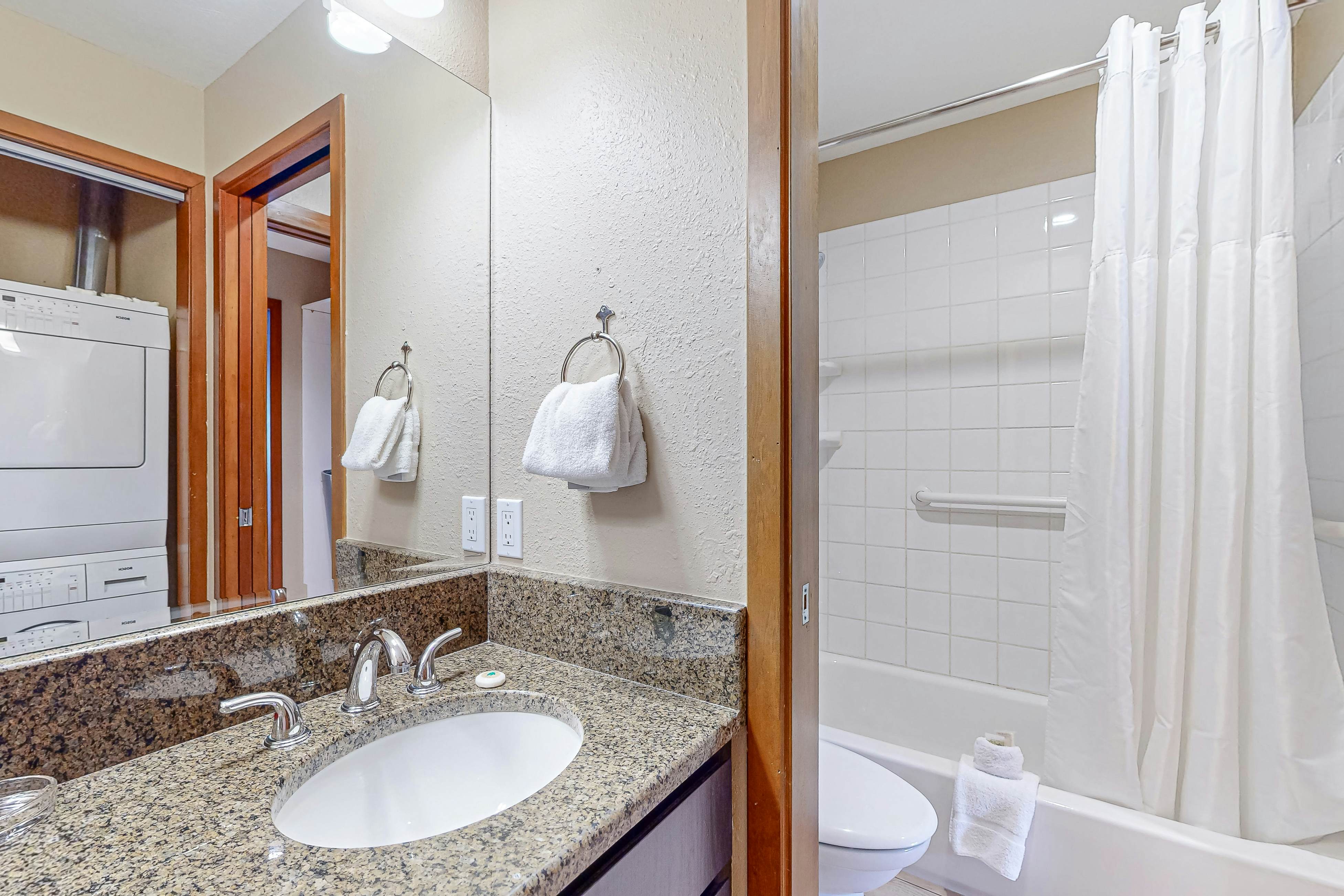 Lake Chelan Shores - Sunset Condo #13-4