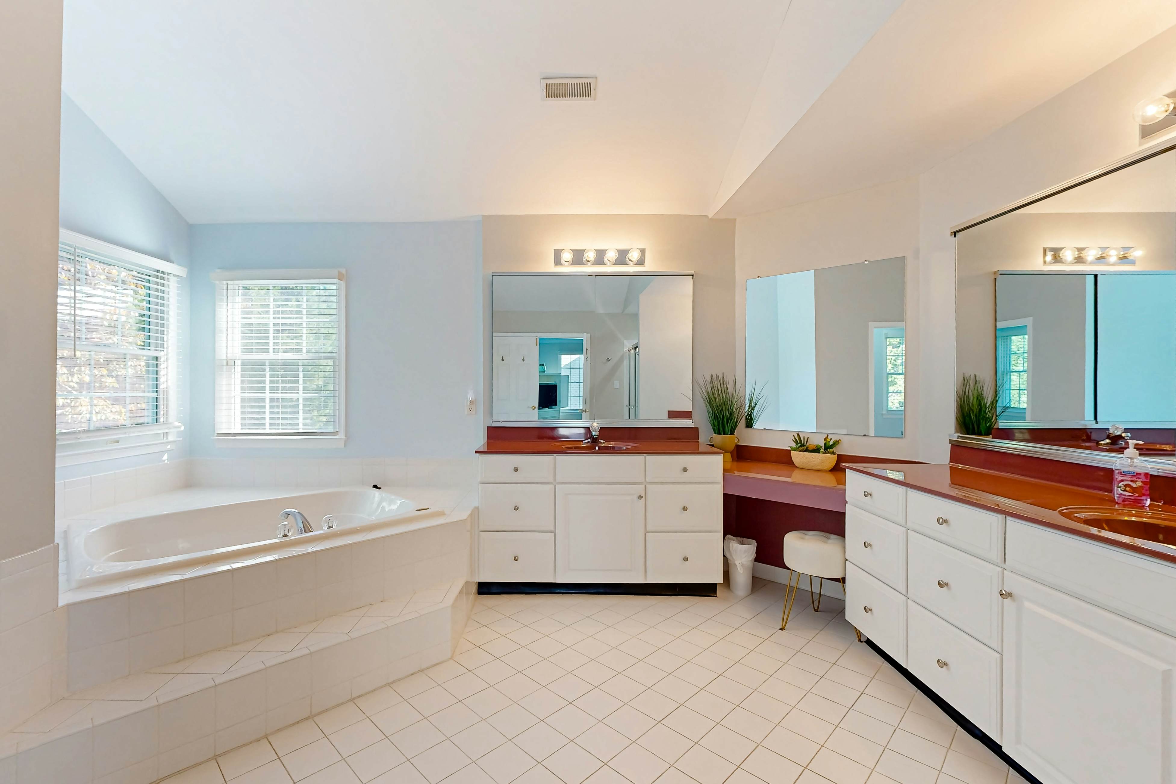 Bethany Lakes - 38351 Virginia Dr