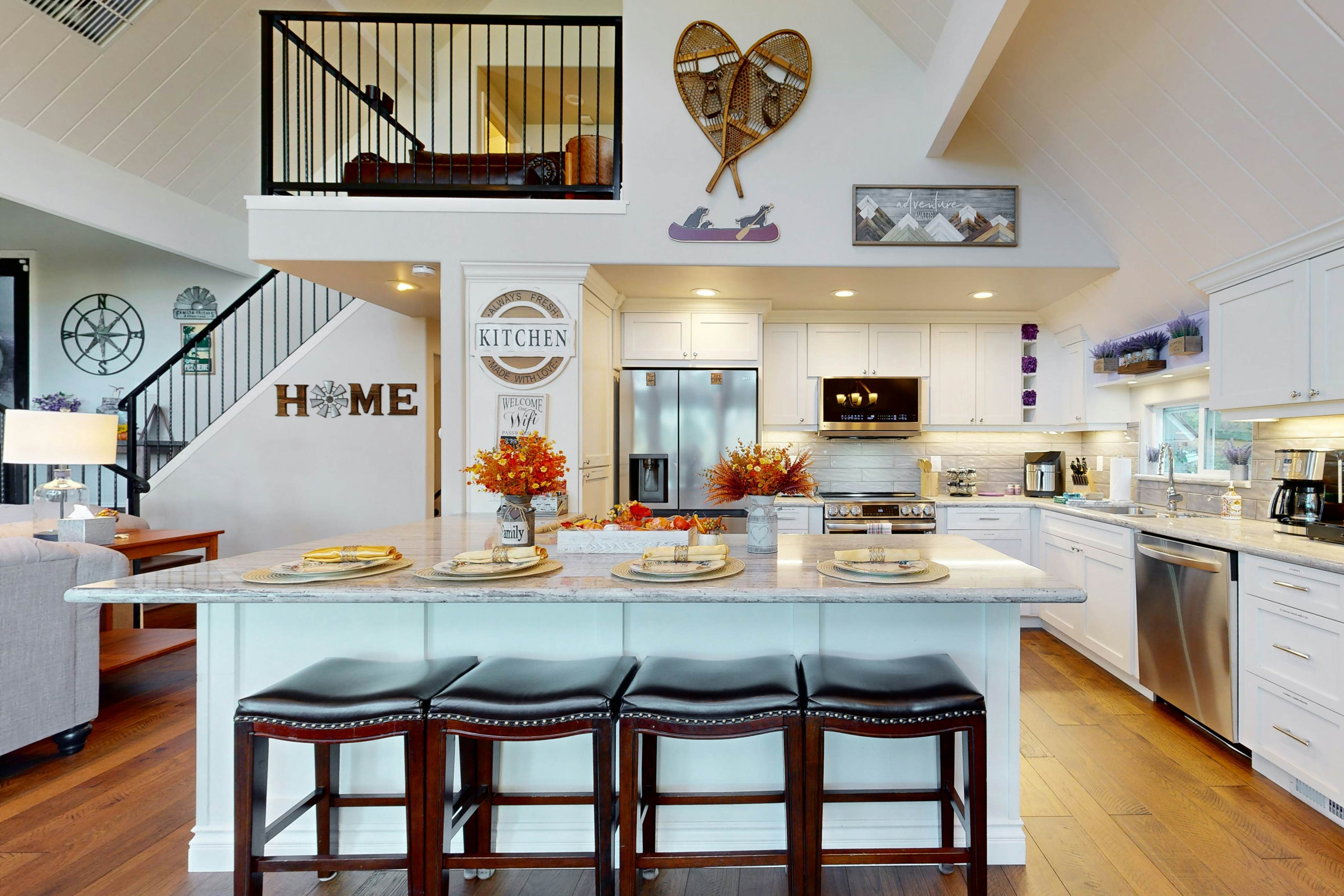 Surreal Feel Lakeview Chalet 