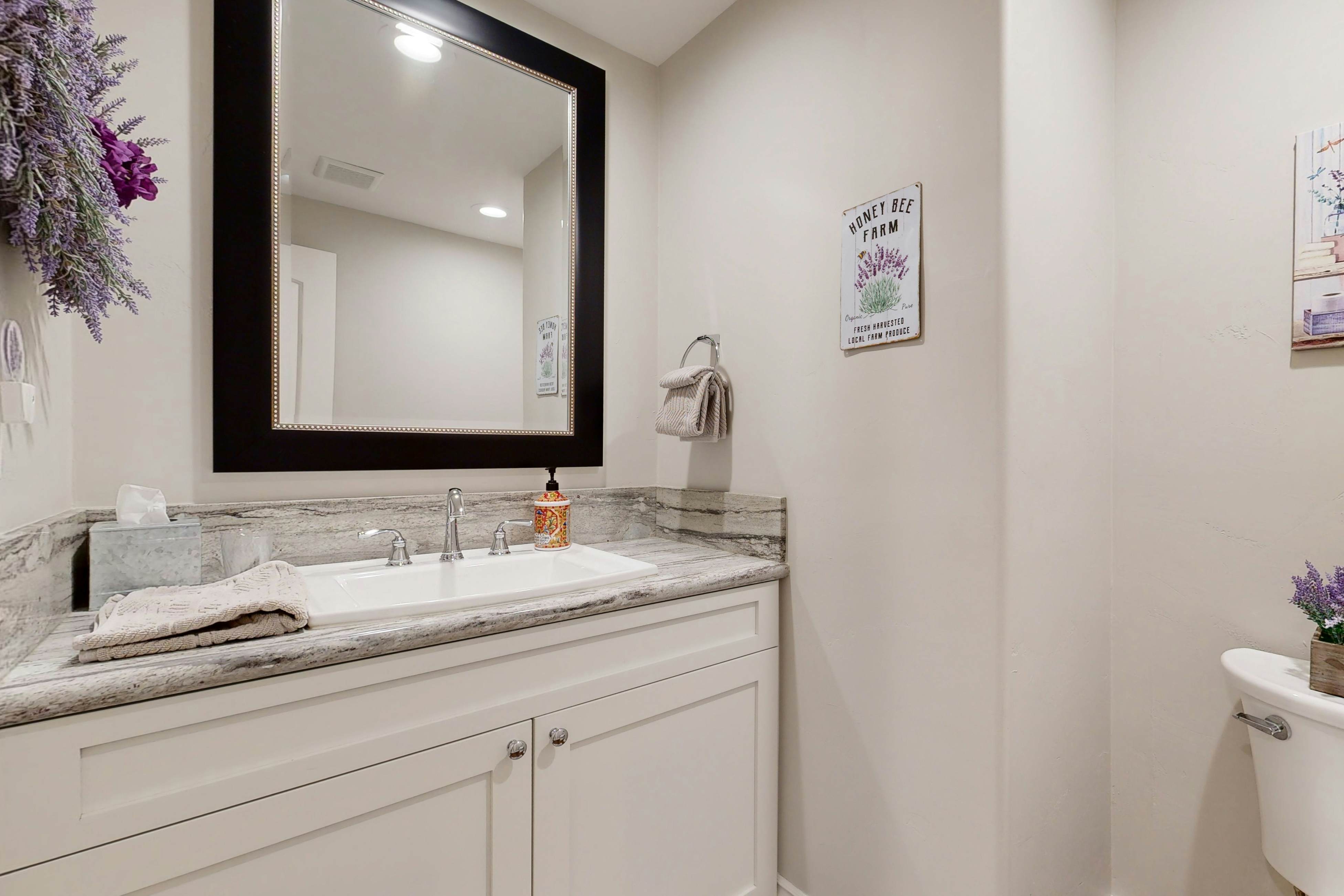 Surreal Feel Lakeview Chalet 