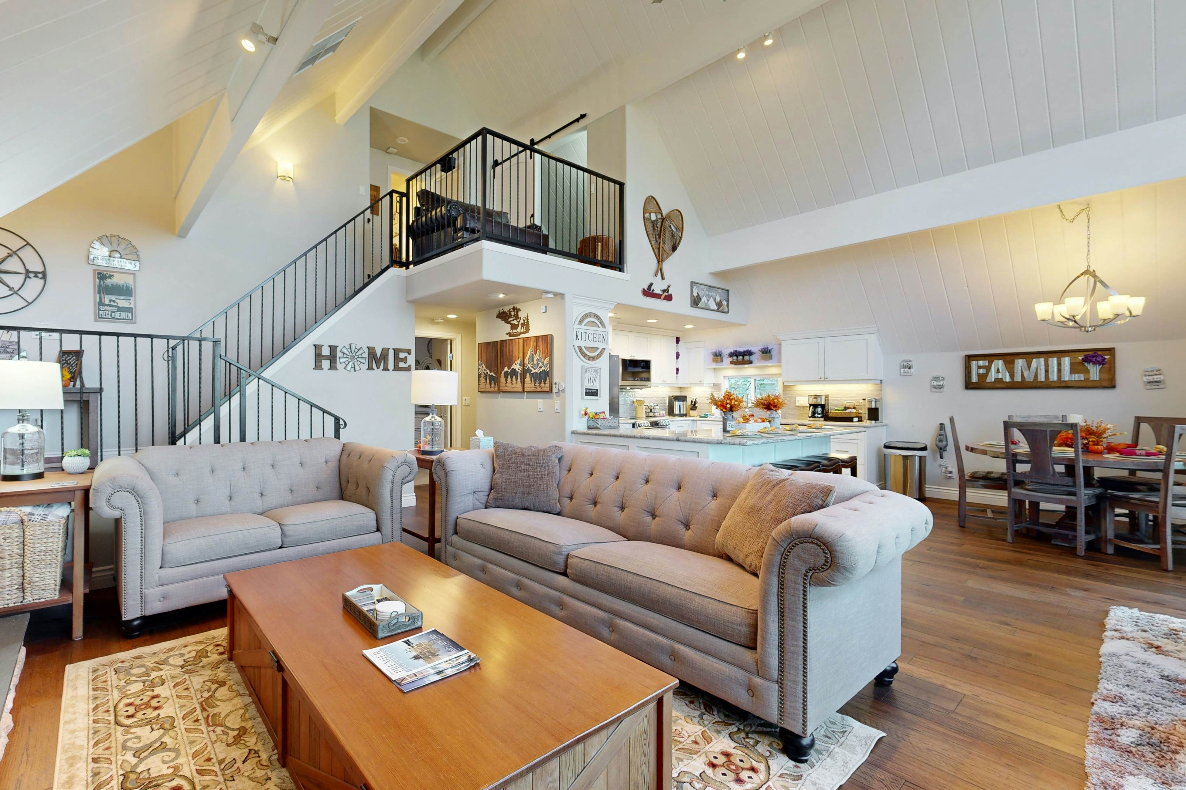 Surreal Feel Lakeview Chalet 