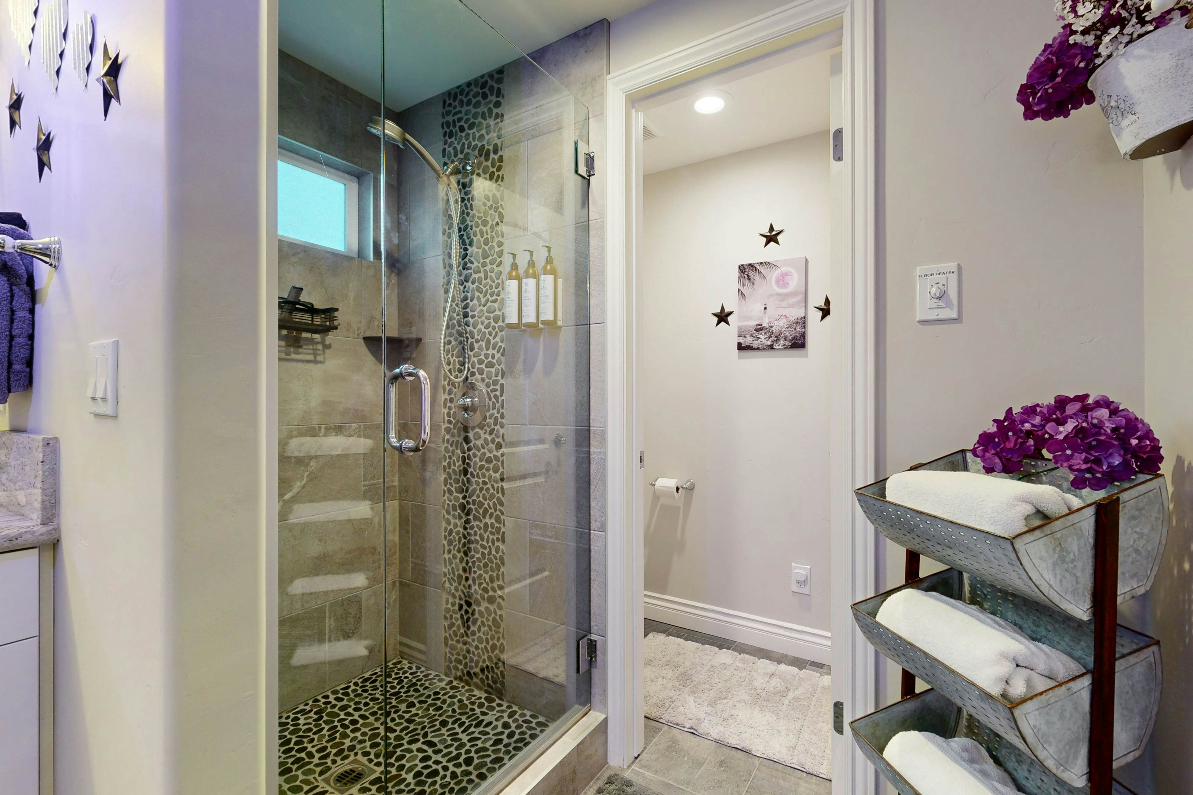 Surreal Feel Lakeview Chalet 