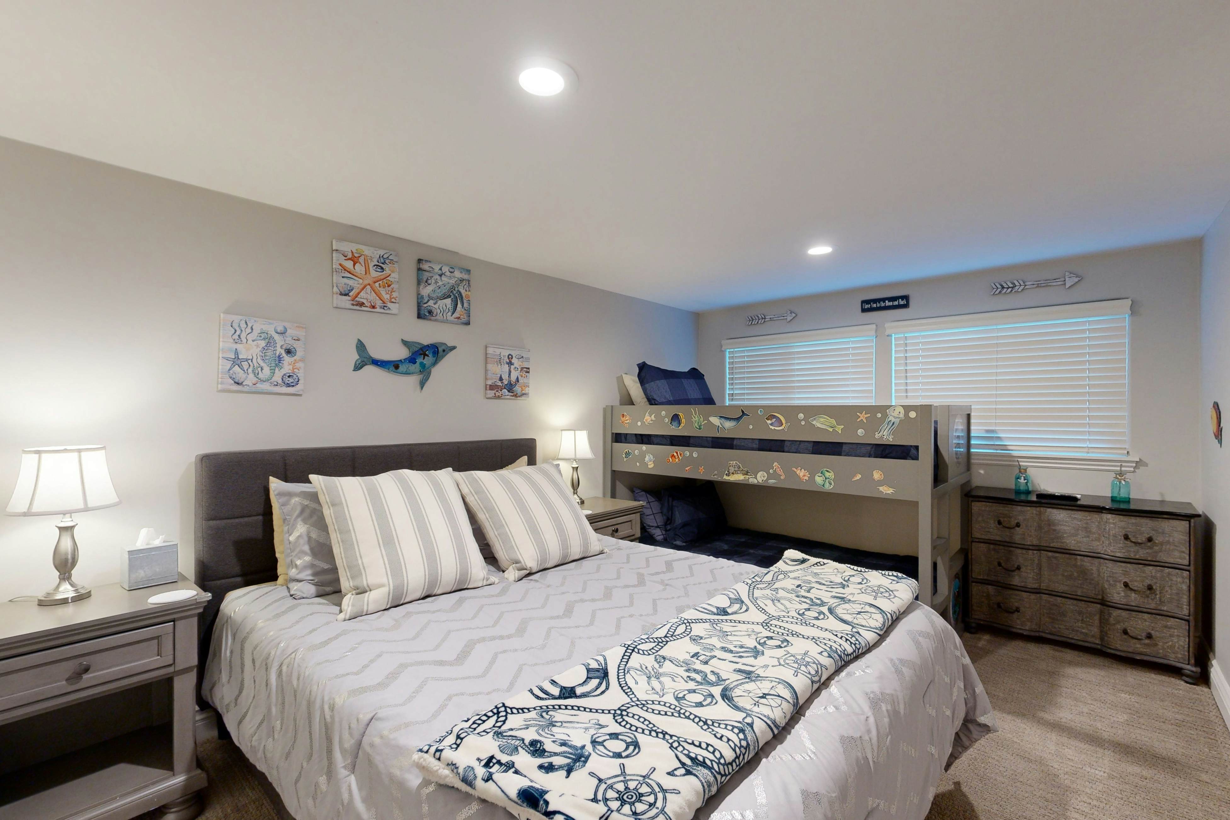 Surreal Feel Lakeview Chalet 