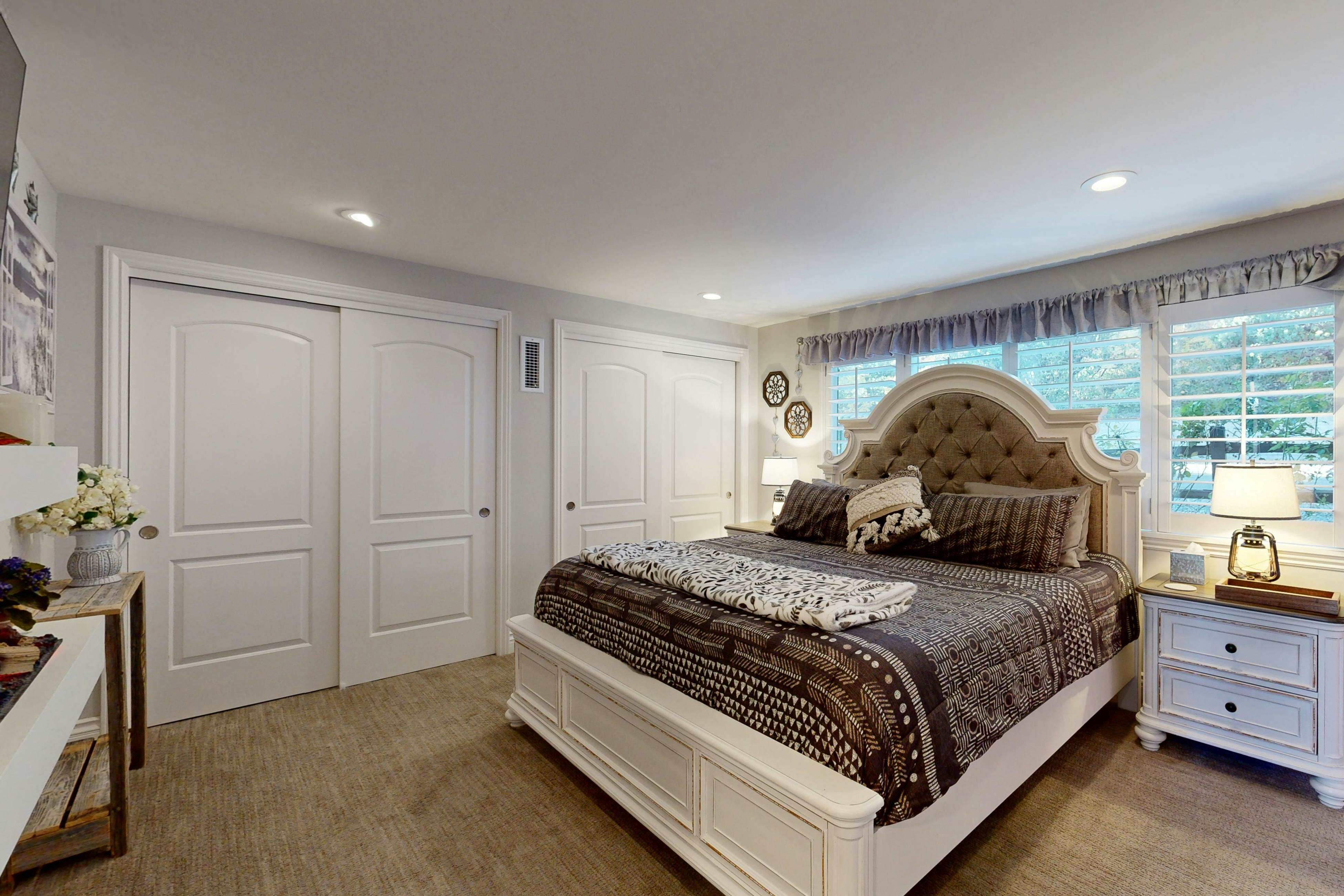 Surreal Feel Lakeview Chalet 