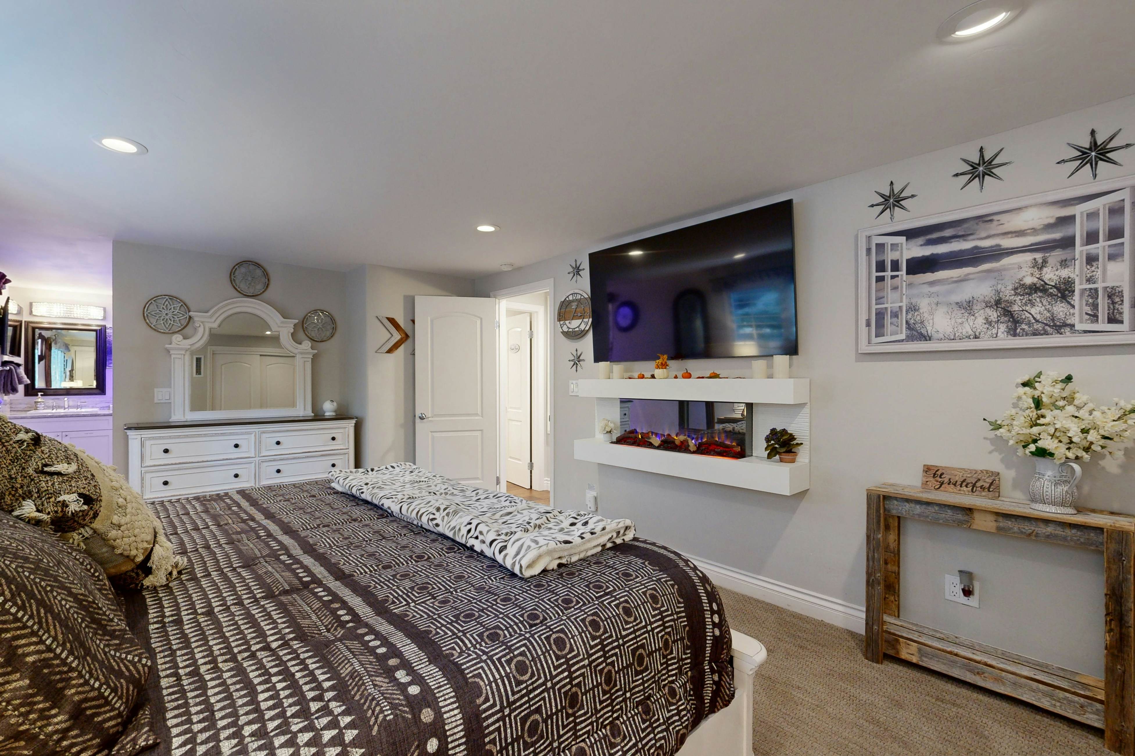 Surreal Feel Lakeview Chalet 