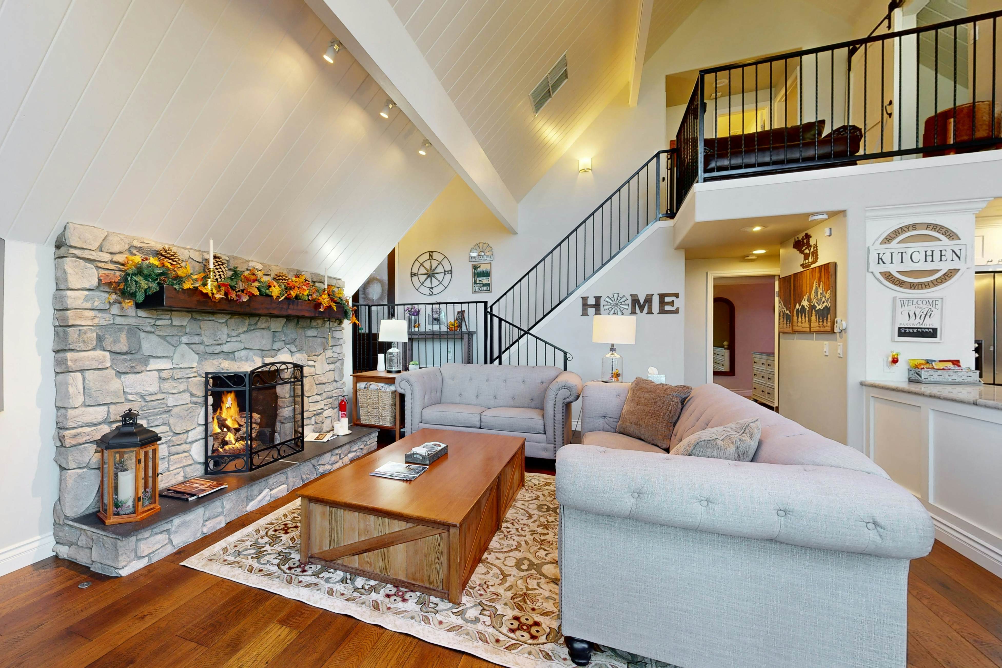 Surreal Feel Lakeview Chalet 